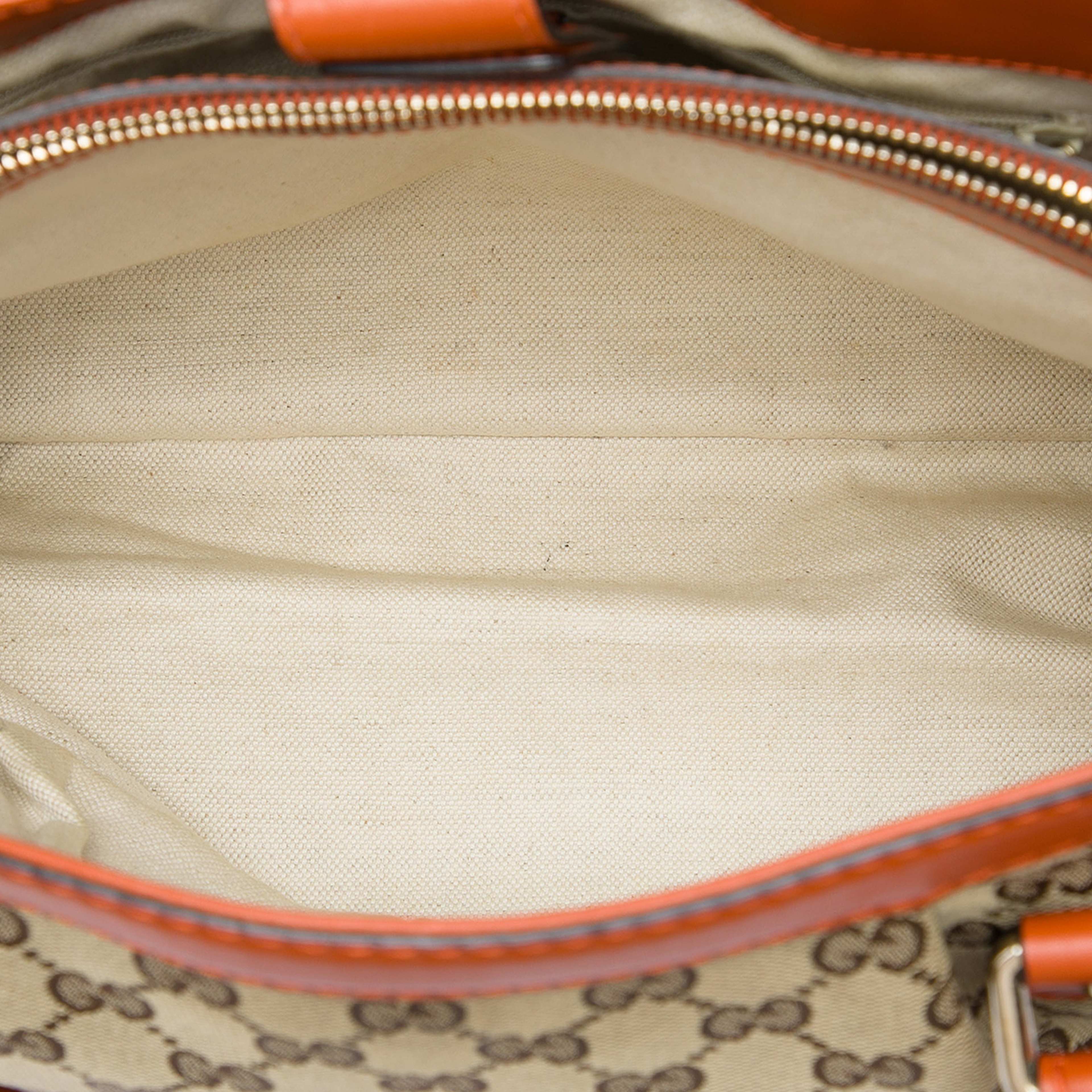 Gucci Gg Canvas Sukey Tote, från Luxclusif, i färgen beige. Klicka för att öppna bilden i stort format