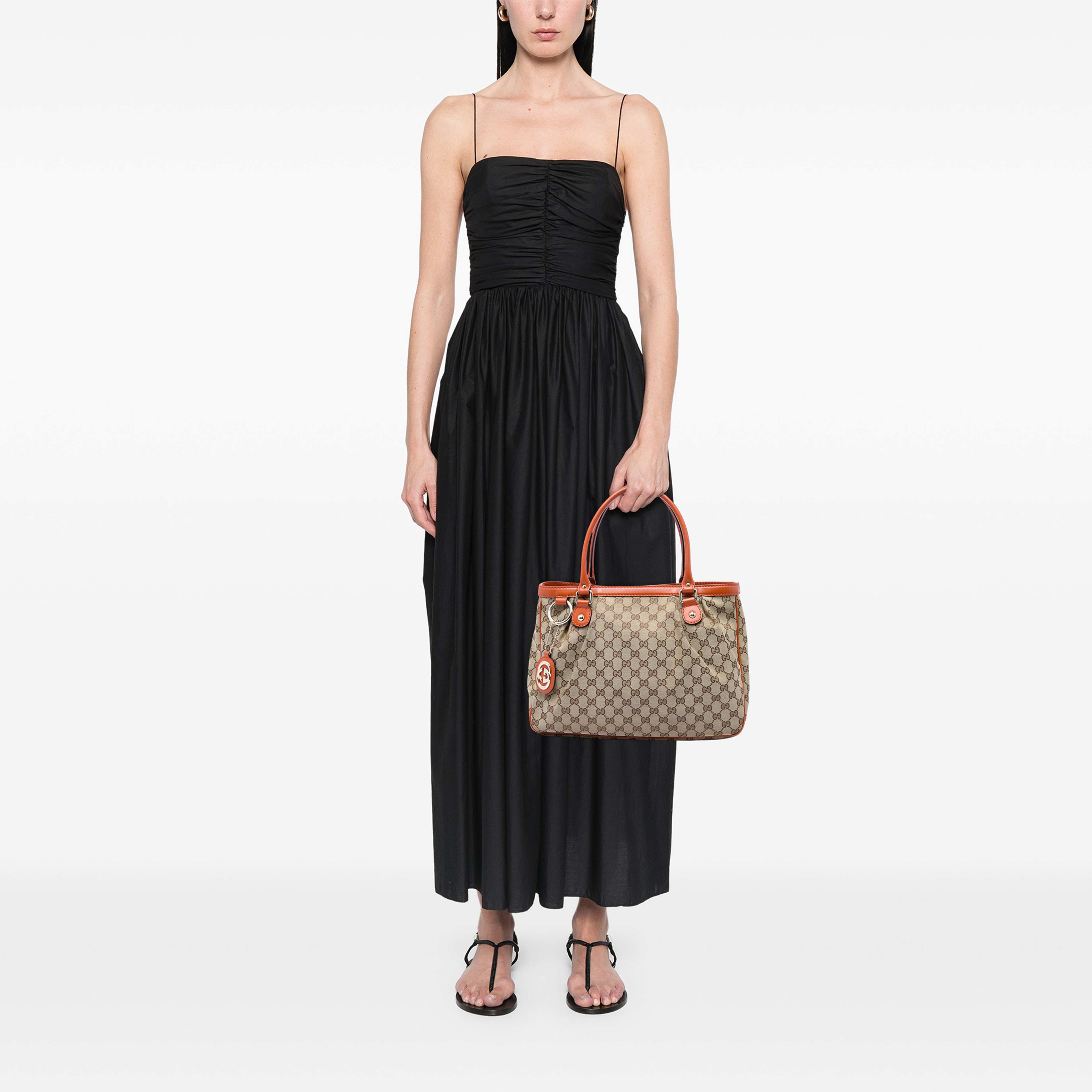 Gucci Gg Canvas Sukey Tote, från Luxclusif, i färgen beige. Klicka för att öppna bilden i stort format