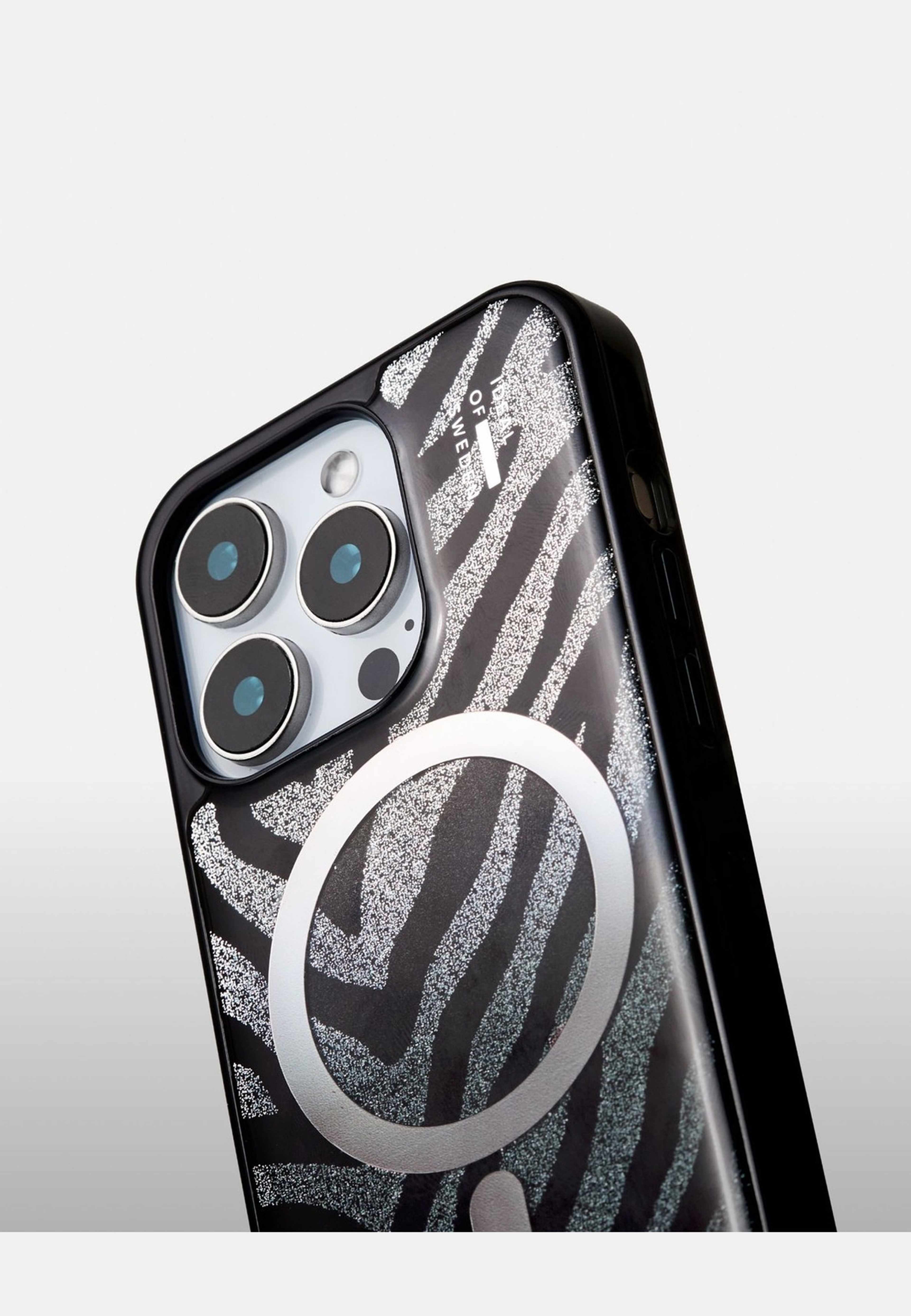 Clear Case Magsafe Iphone Zebra Mystique, från Ideal Of Sweden, i färgen black. Klicka för att öppna bilden i stort format