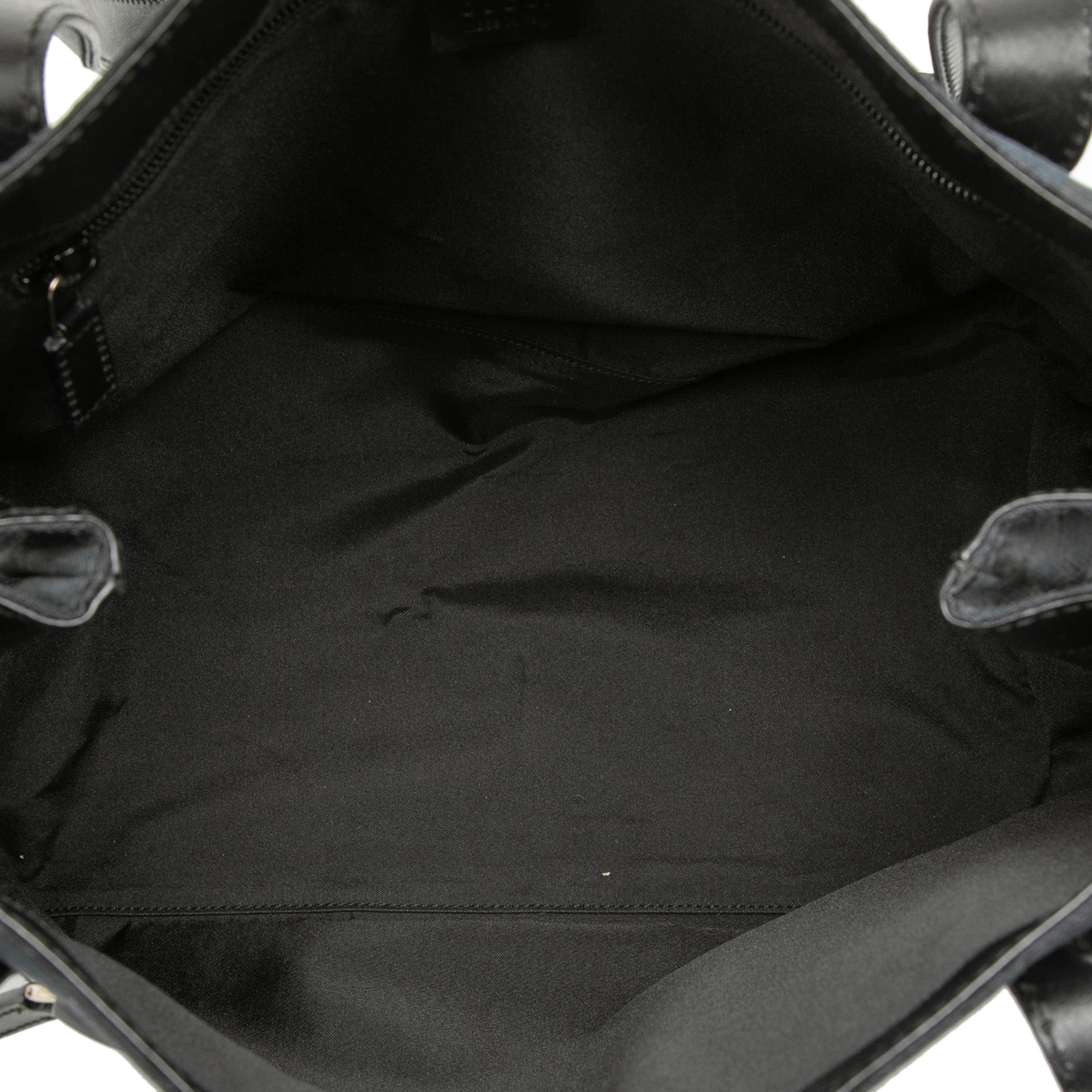 Gucci Gg Canvas Tote, från Luxclusif, i färgen black. Klicka för att öppna bilden i stort format