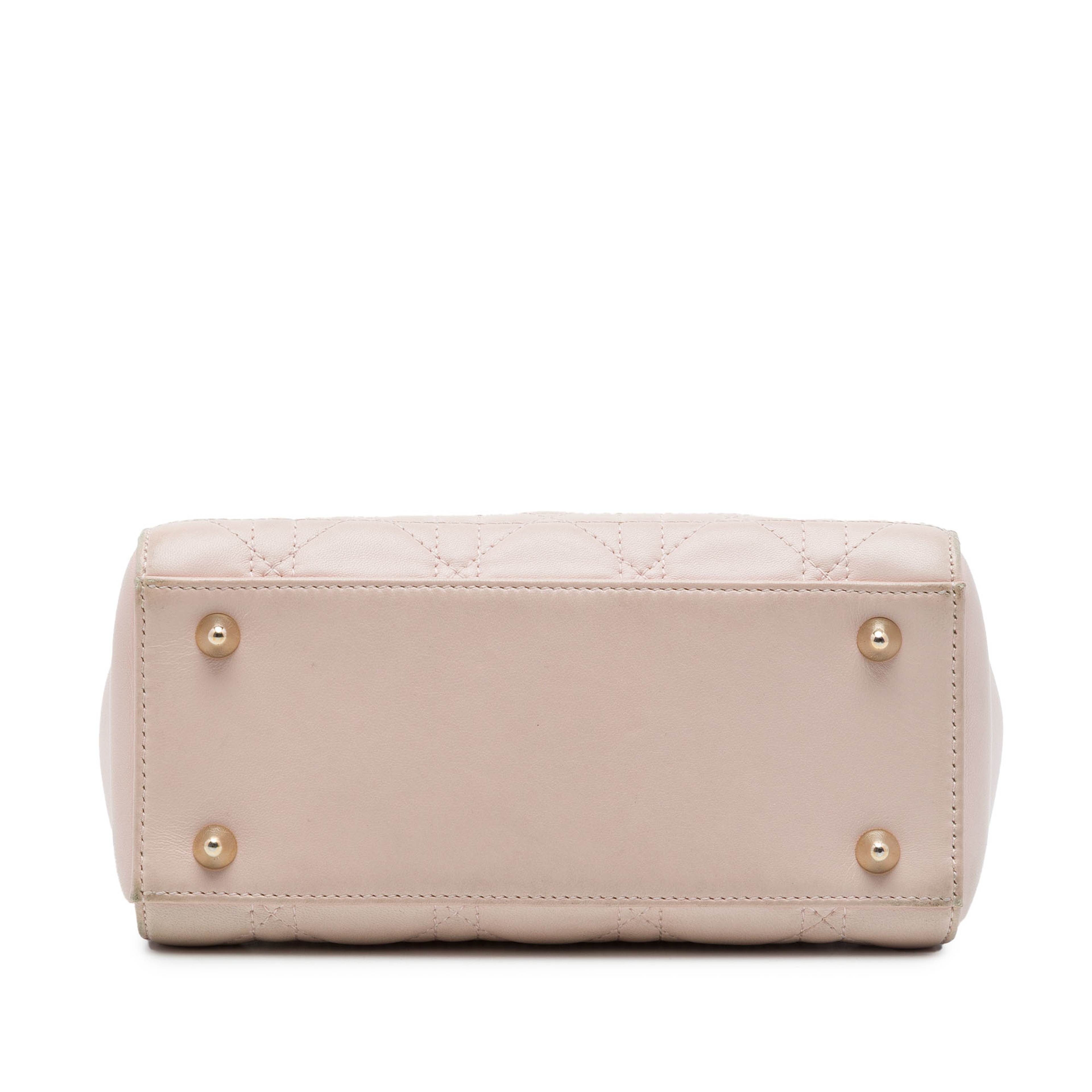 Dior Lambskin Cannage Lady Dior Double Chain Bag, från Luxclusif, i färgen rosa. Klicka för att öppna bilden i stort format