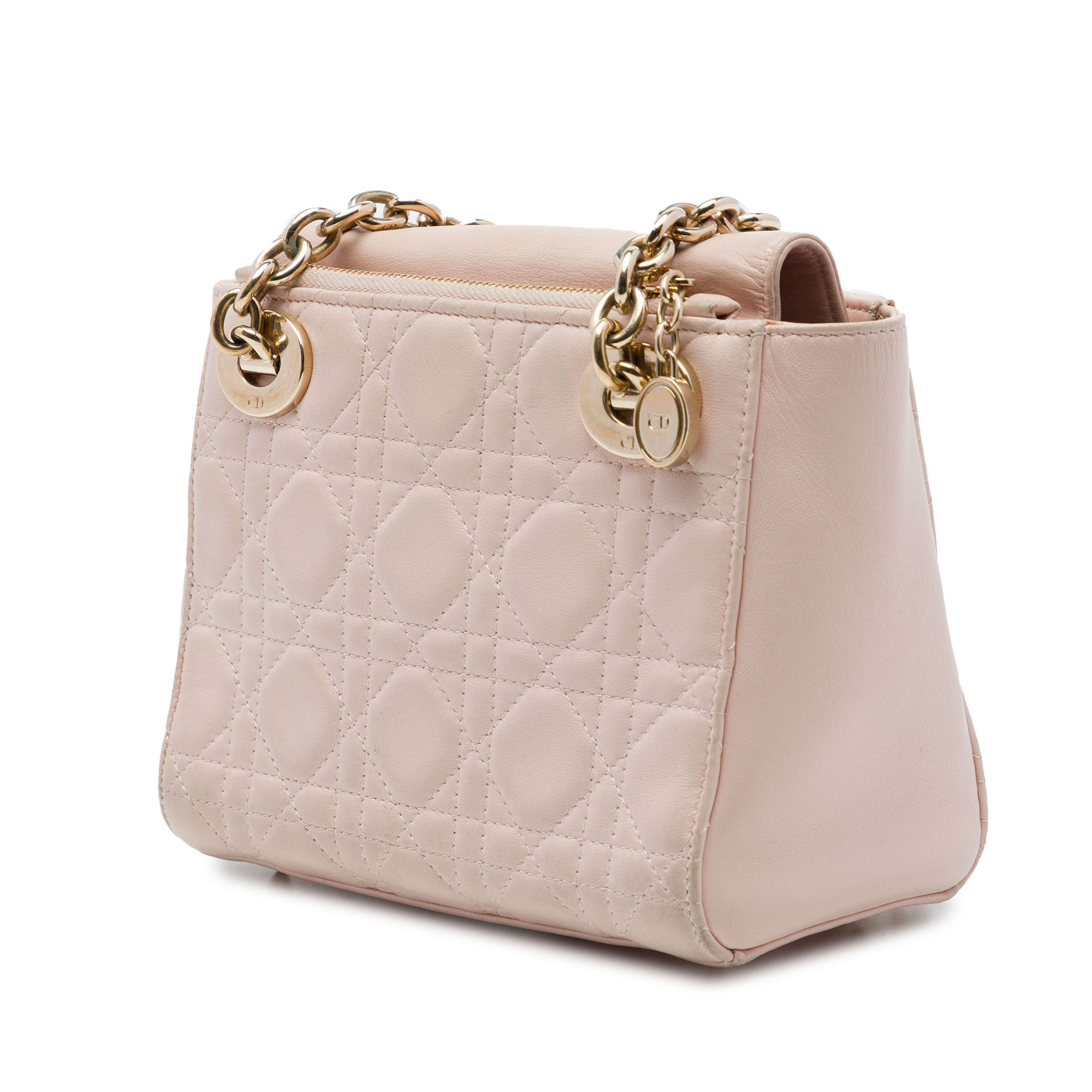 Dior Lambskin Cannage Lady Dior Double Chain Bag, från Luxclusif, i färgen rosa. Klicka för att öppna bilden i stort format