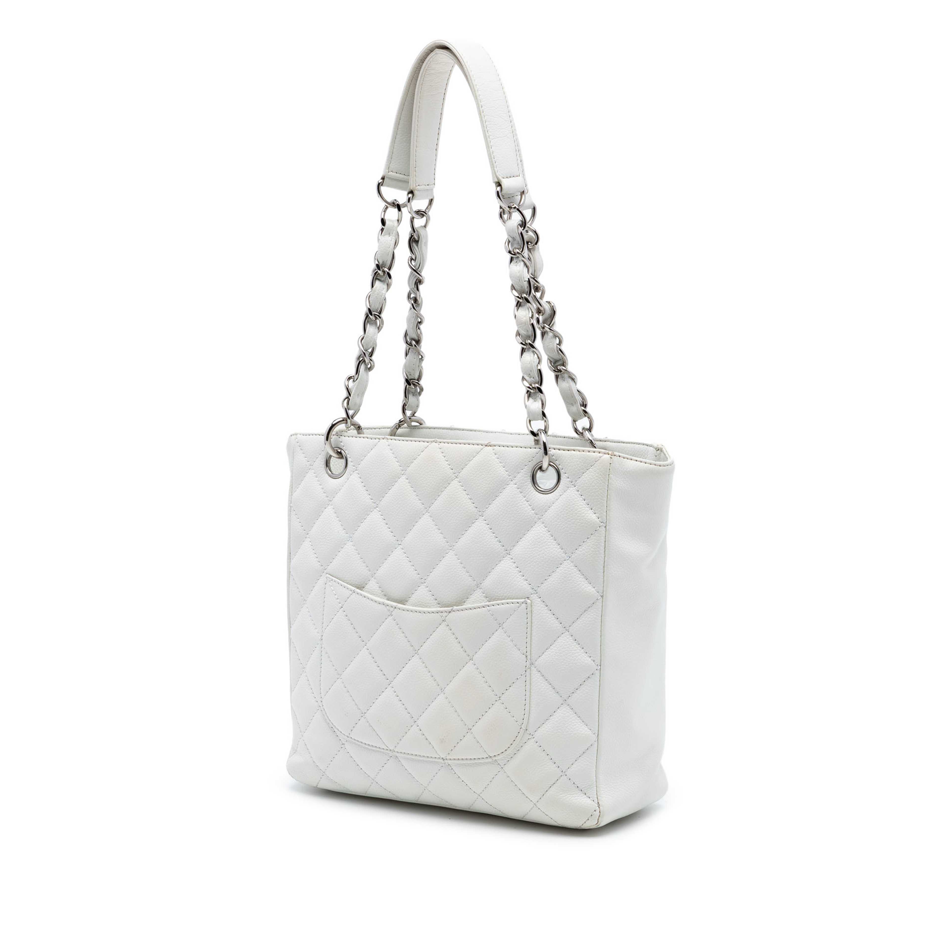 Chanel Caviar Petite Shopping Tote, från Luxclusif, i färgen vit. Klicka för att öppna bilden i stort format