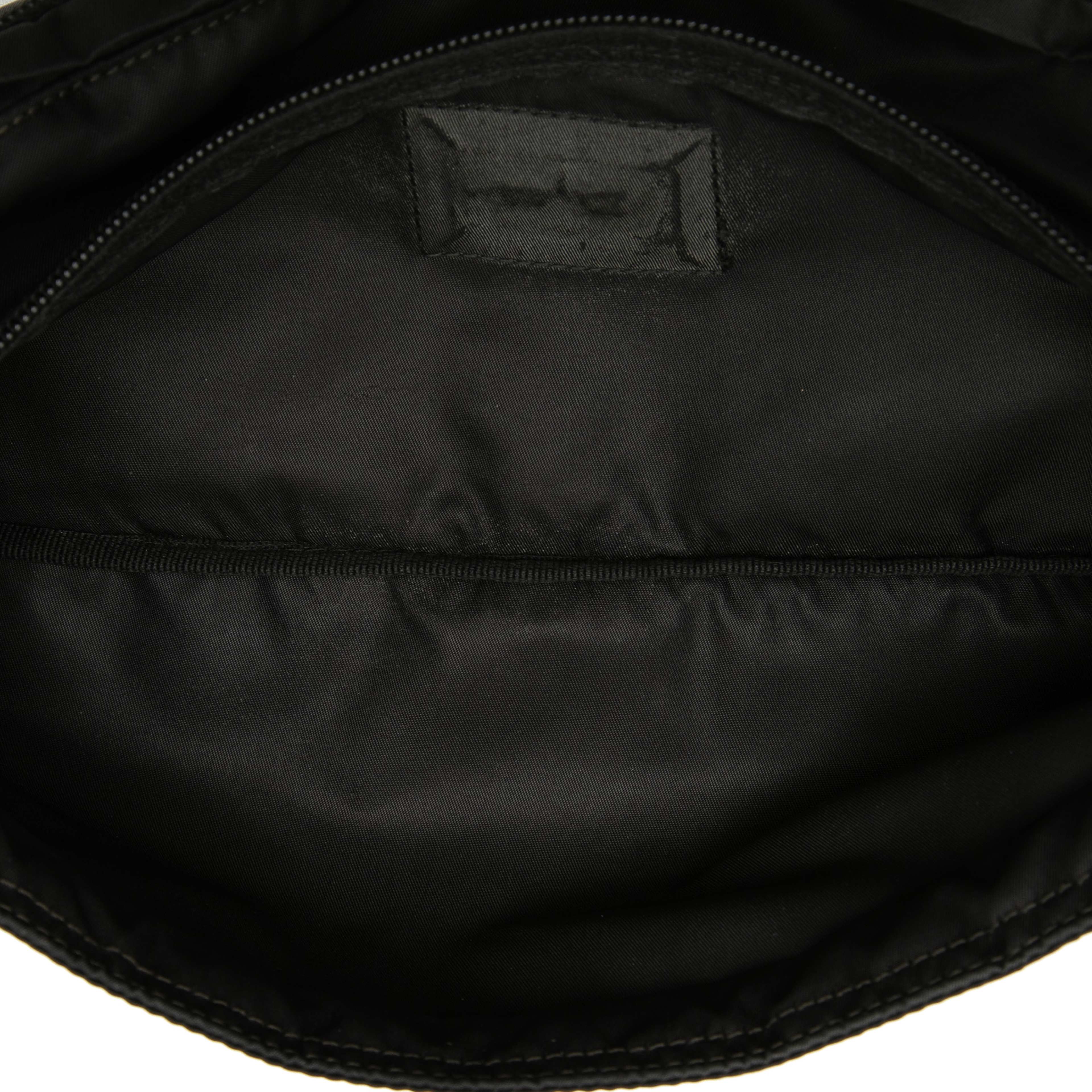 Prada Tessuto Belt Bag, från Luxclusif, i färgen svart. Klicka för att öppna bilden i stort format