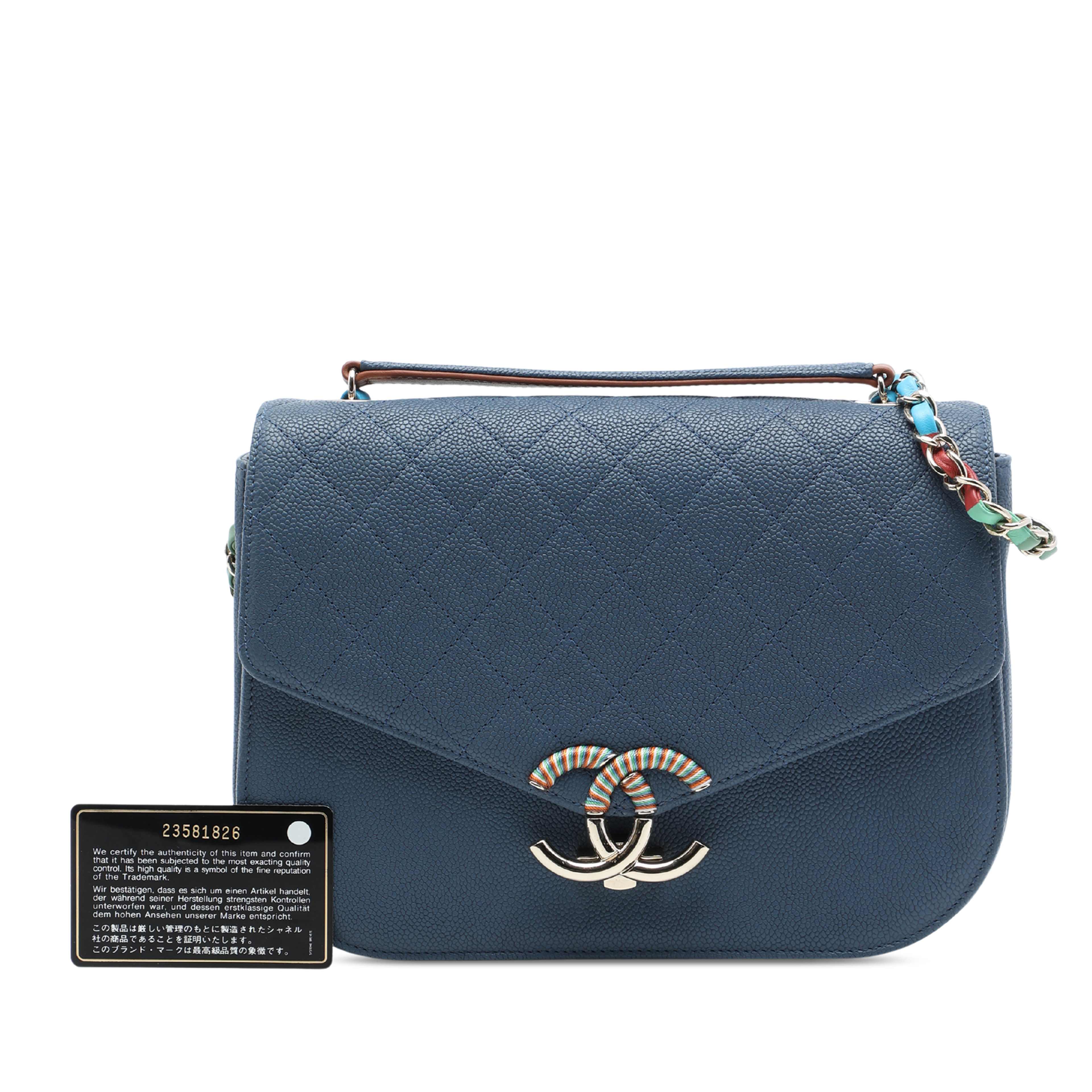 Chanel Small Caviar Paris Cuba Thread Around Flap, från Luxclusif, i färgen blå. Klicka för att öppna bilden i stort format