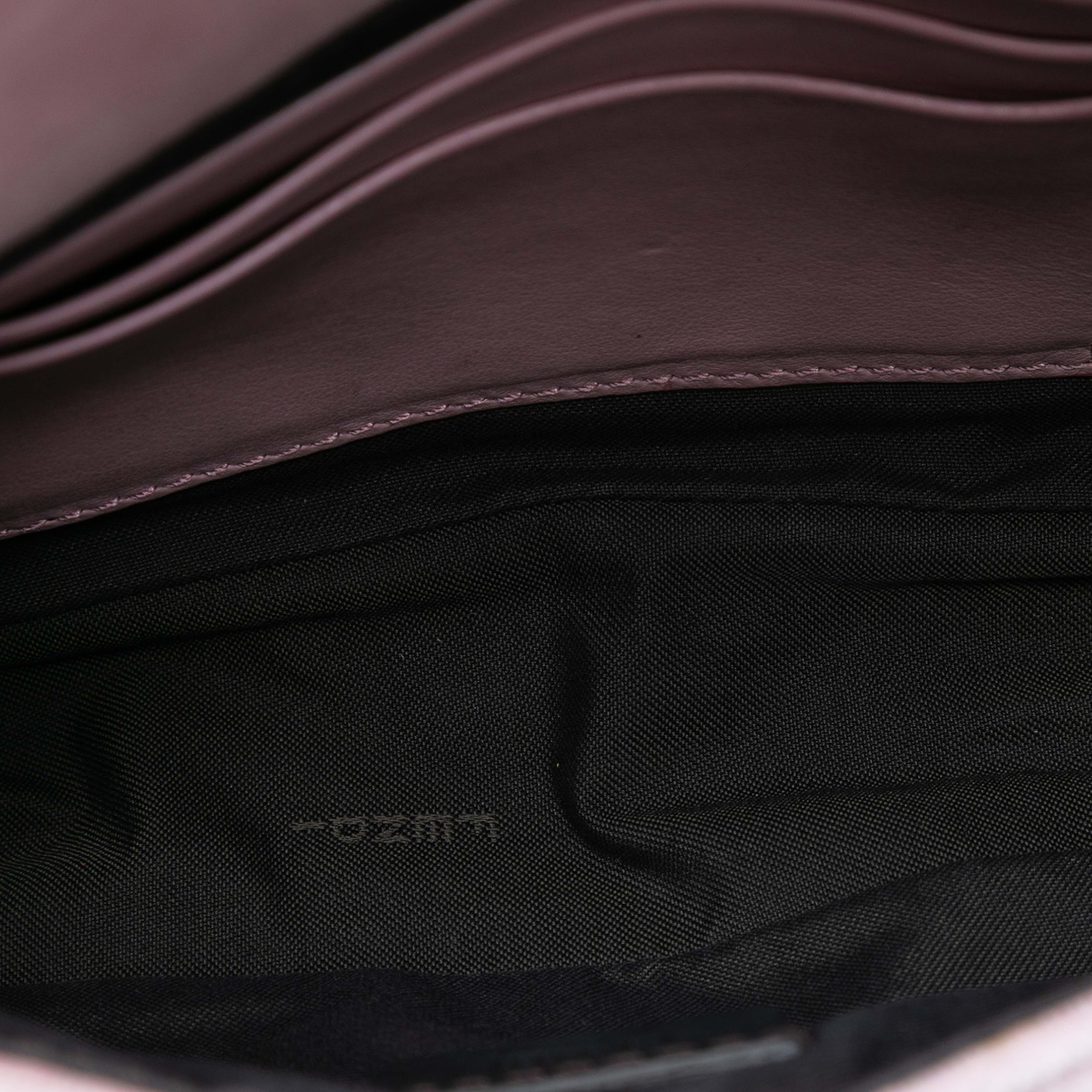 Fendi Mini Zucca Embossed Velvet Baguette Satchel, från Luxclusif, i färgen light pink. Klicka för att öppna bilden i stort format