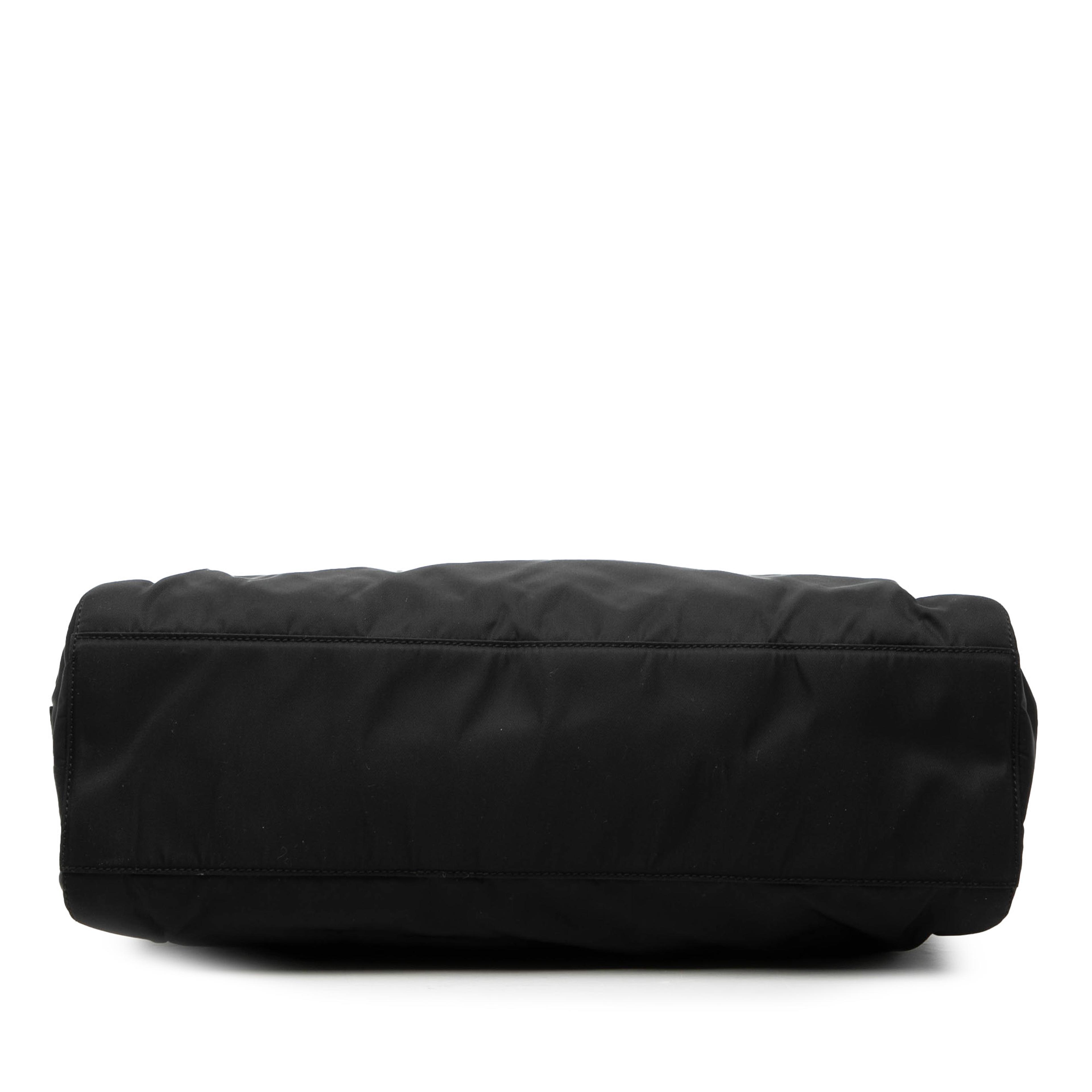 Prada Tessuto Acrylic Handle Bag, från Luxclusif, i färgen black. Klicka för att öppna bilden i stort format