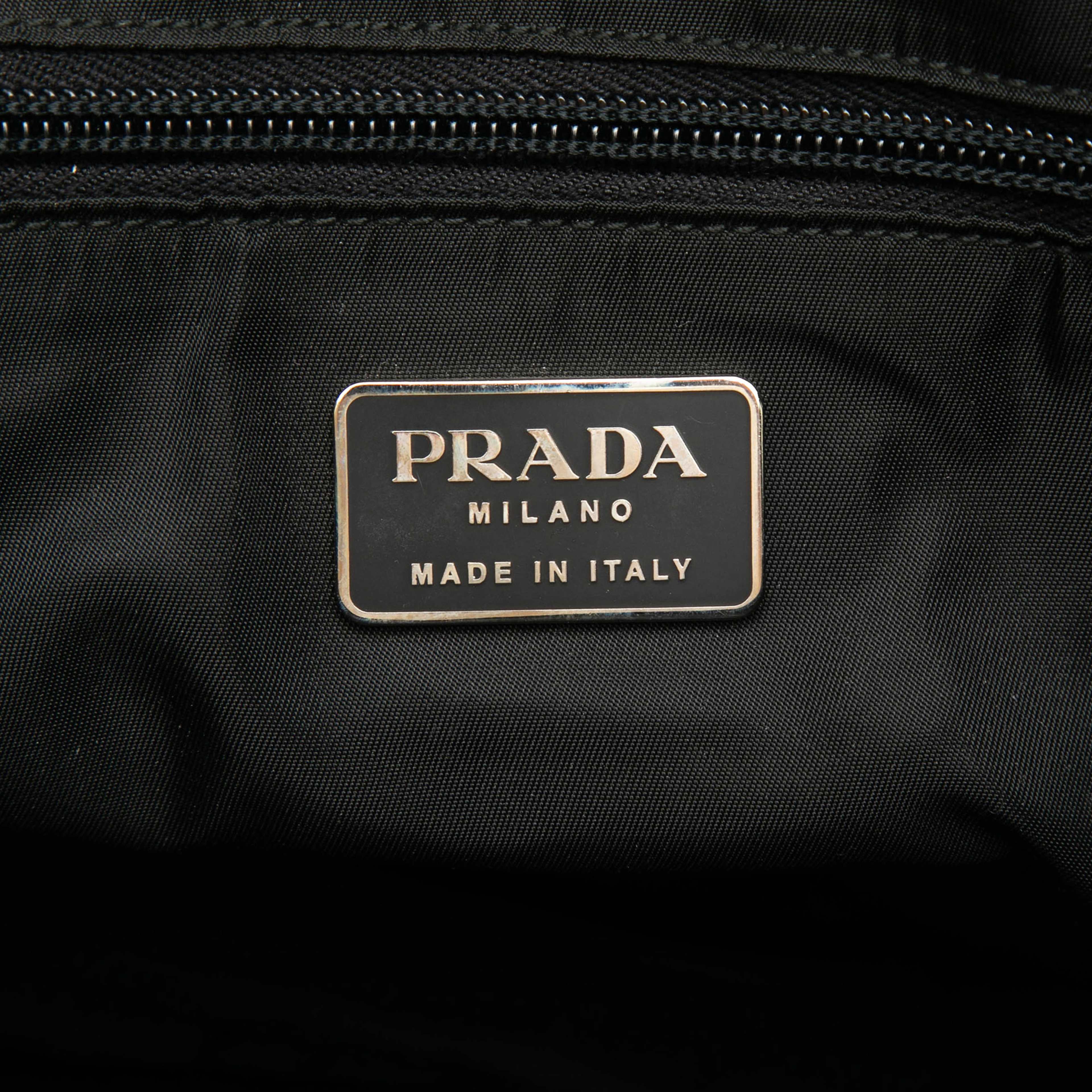 Prada Tessuto Acrylic Handle Bag, från Luxclusif, i färgen black. Klicka för att öppna bilden i stort format