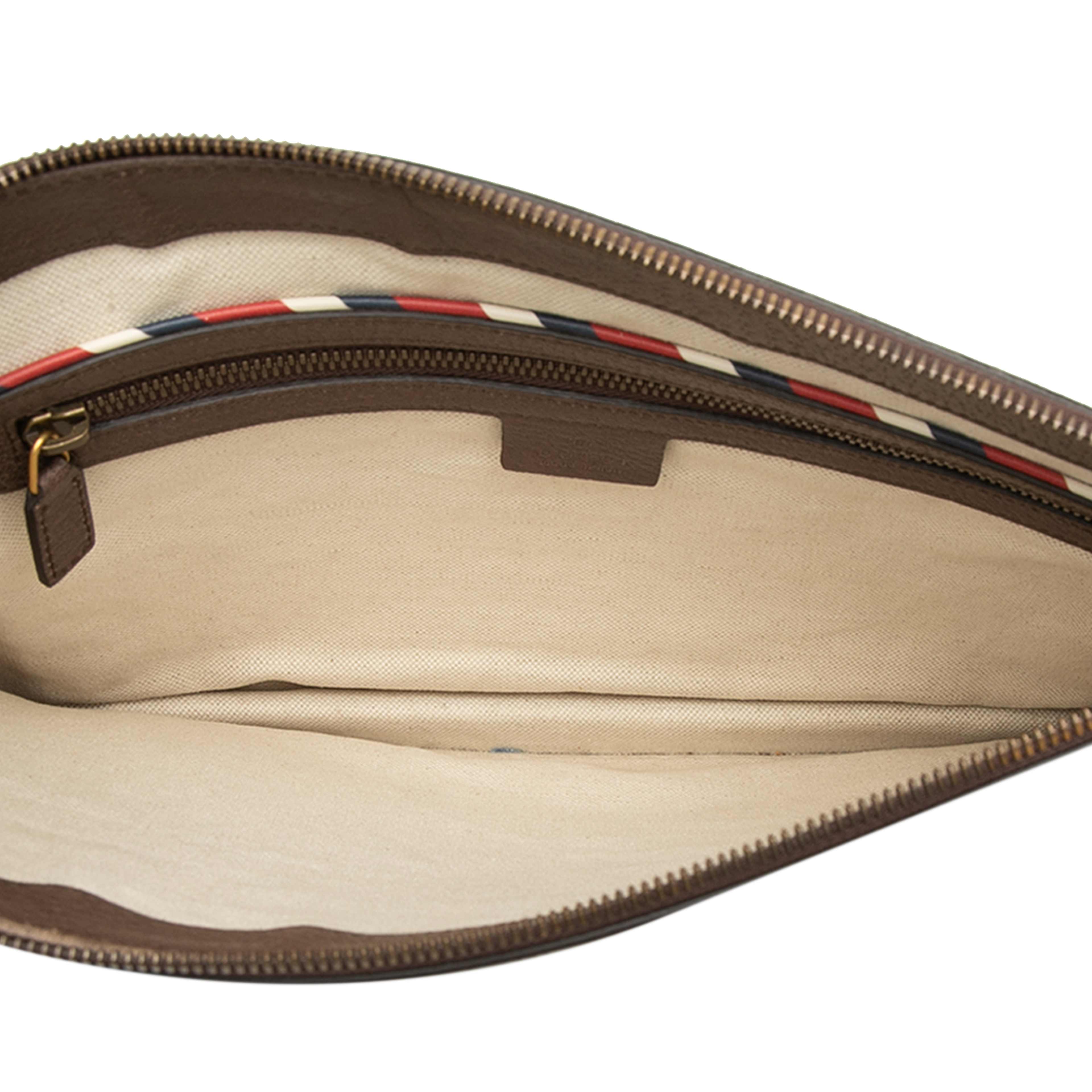 Gucci Gg Supreme Web Courrier Messenger Bag, från Luxclusif, i färgen beige. Klicka för att öppna bilden i stort format