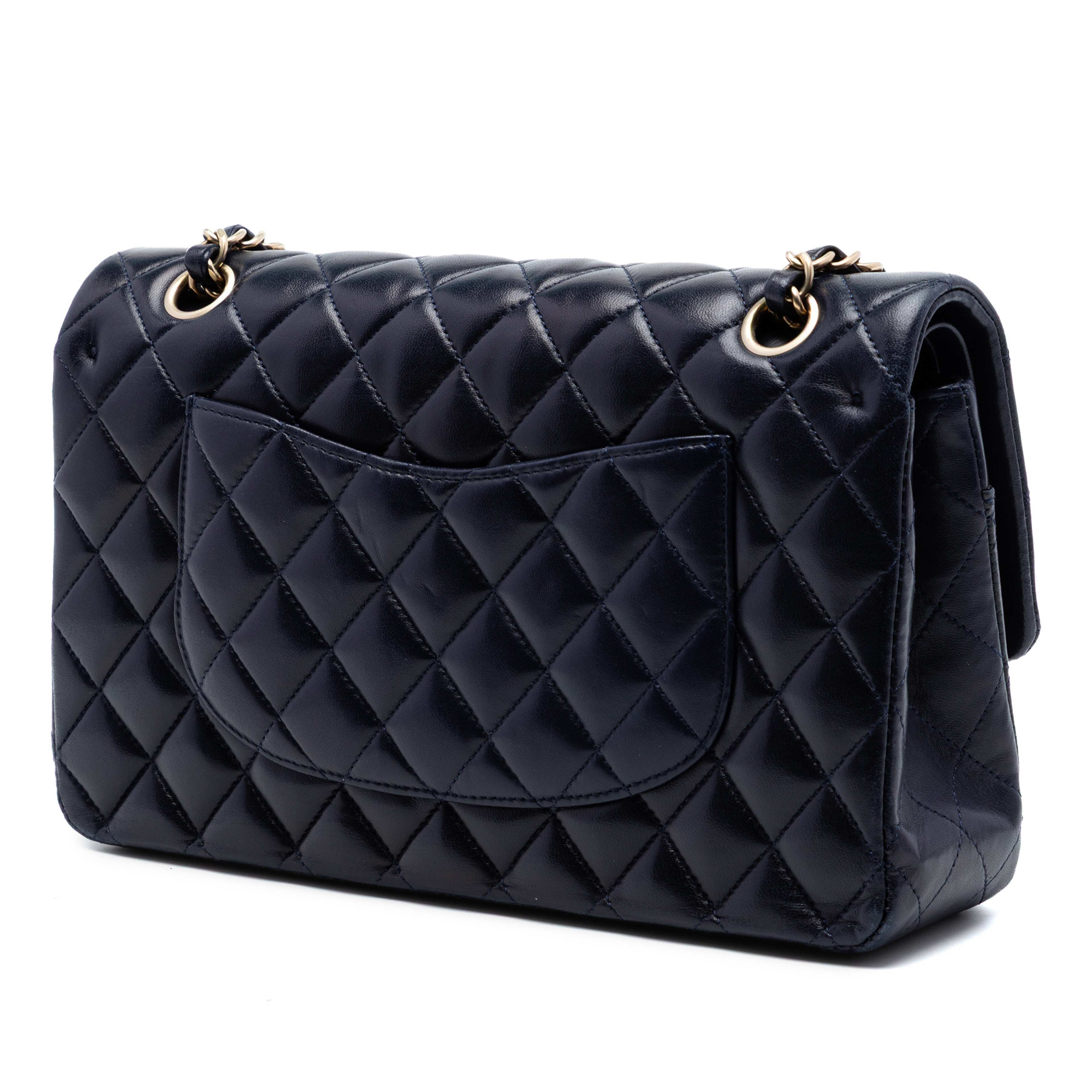 Chanel Medium Classic Lambskin Double Flap, från Luxclusif, i färgen blå. Klicka för att öppna bilden i stort format