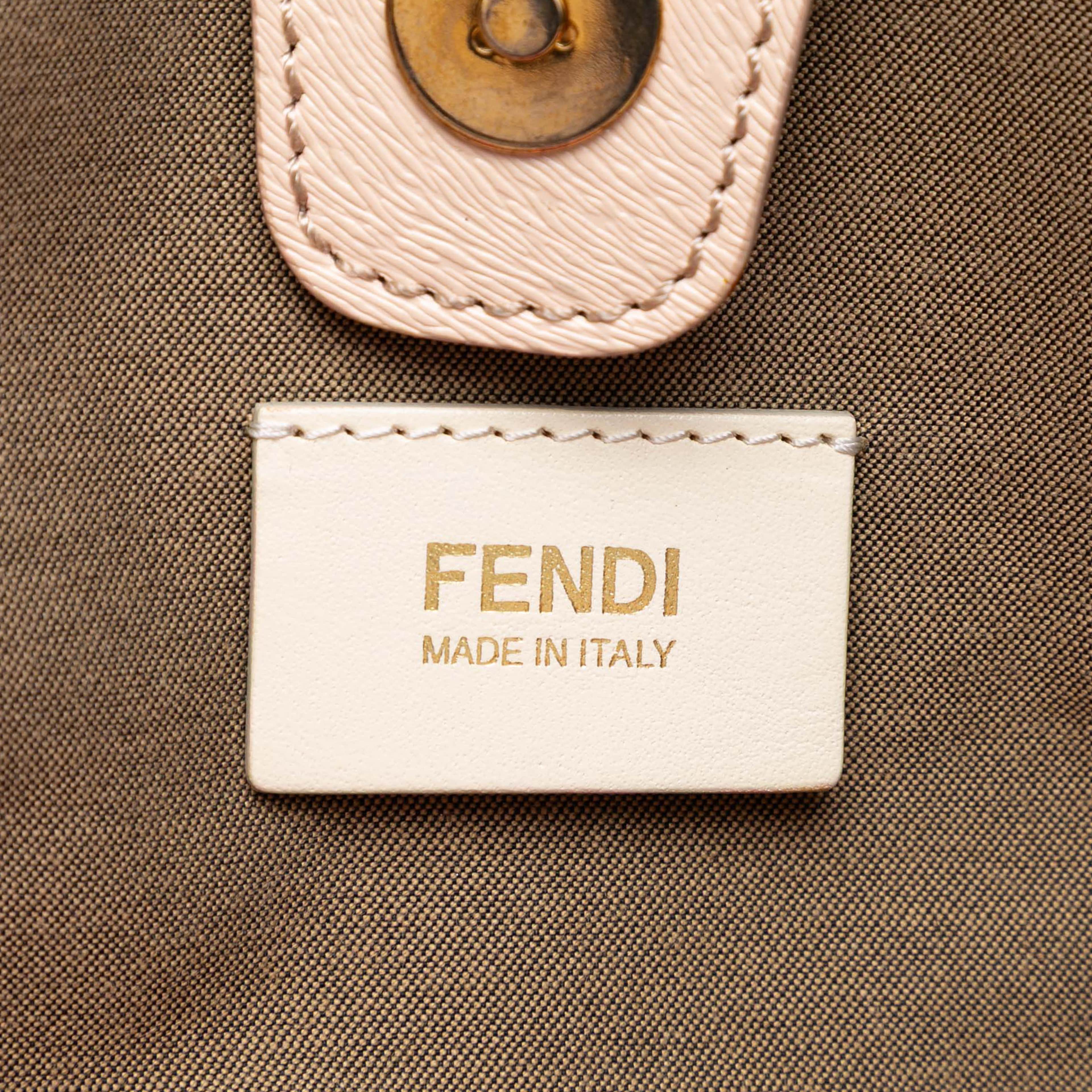 Fendi Zucchino Canvas Floral Tote, från Luxclusif, i färgen beige. Klicka för att öppna bilden i stort format