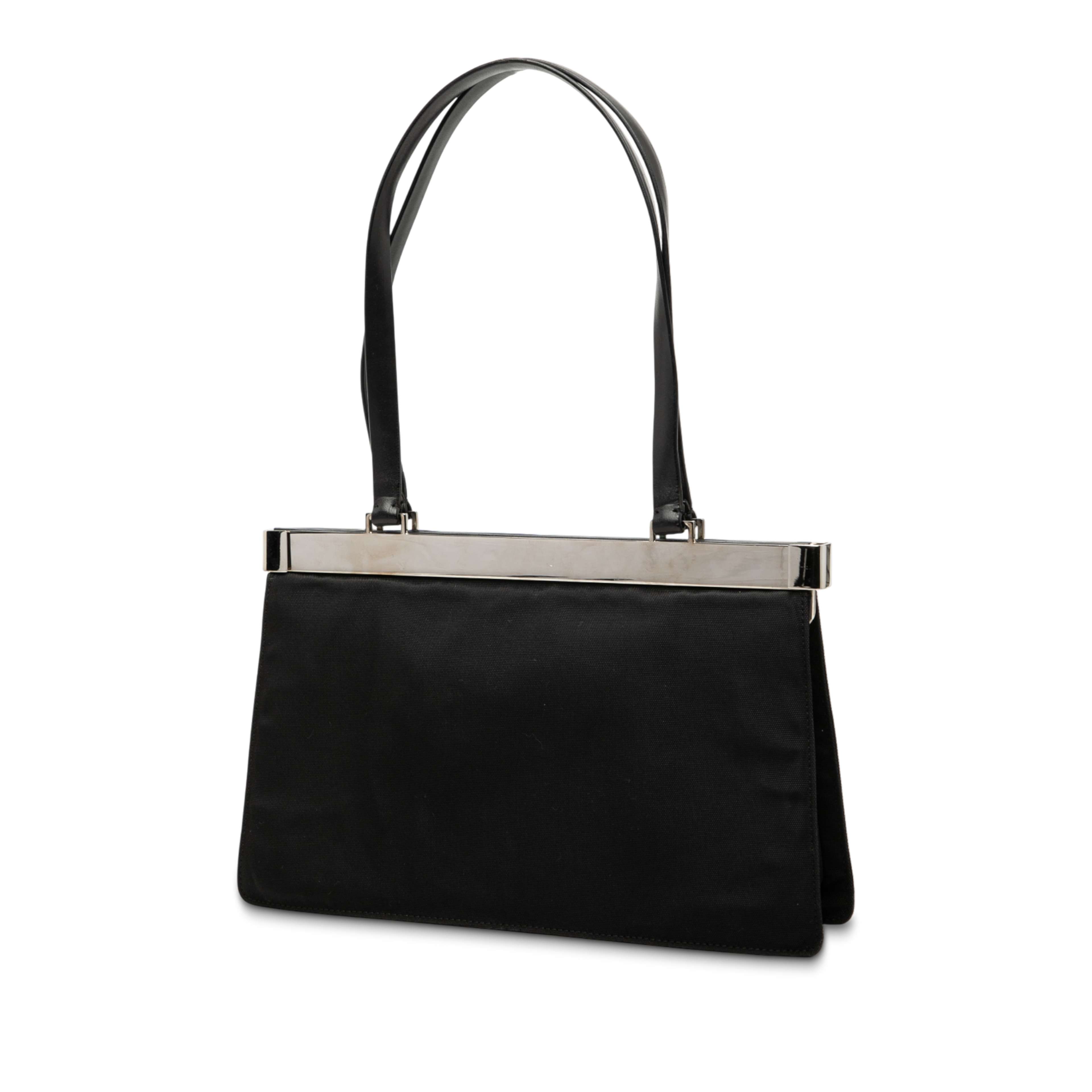 Gucci Nylon Frame Shoulder Bag, från Luxclusif, i färgen svart. Klicka för att öppna bilden i stort format