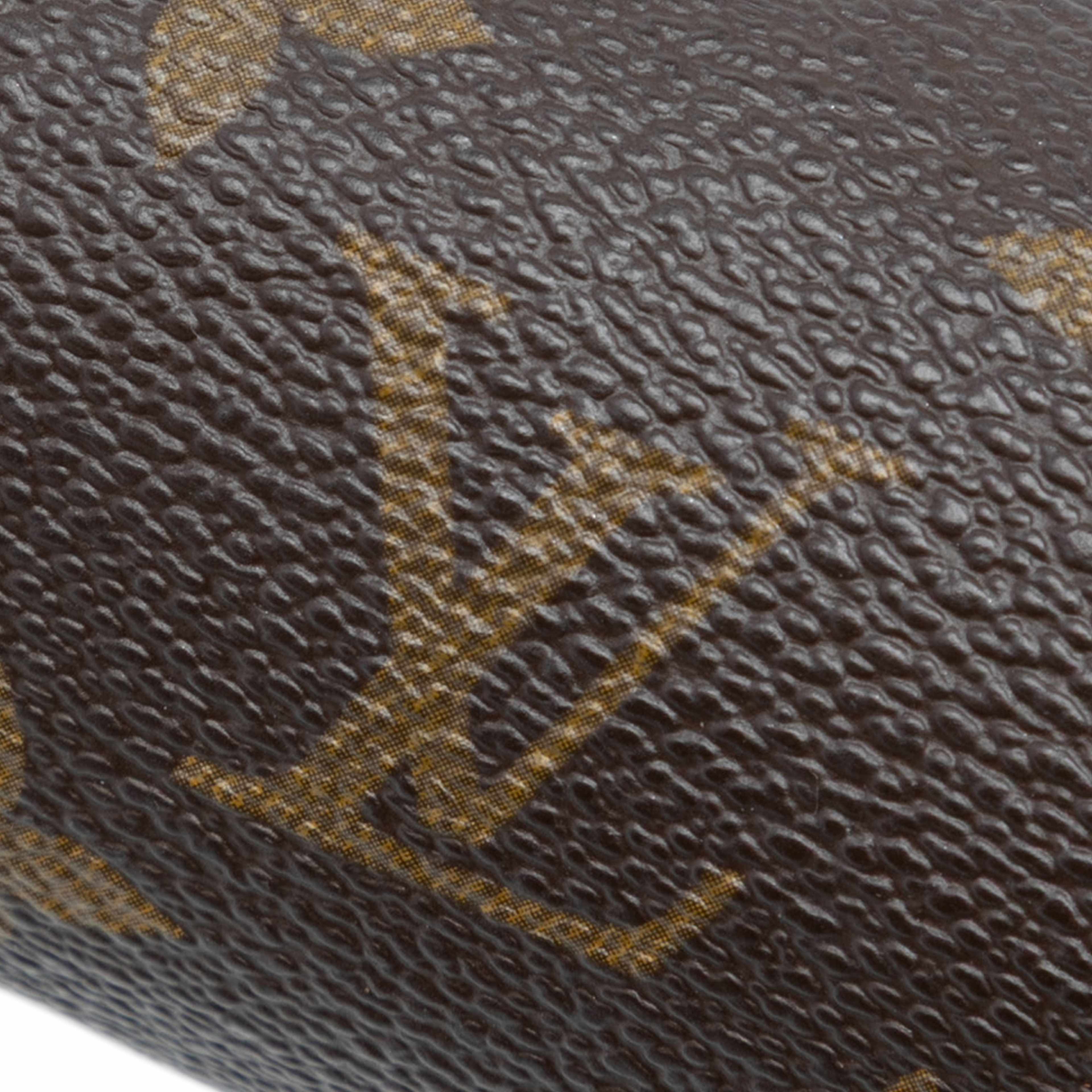 Louis Vuitton Monogram Papillon Pochette, från Luxclusif, i färgen brown. Klicka för att öppna bilden i stort format