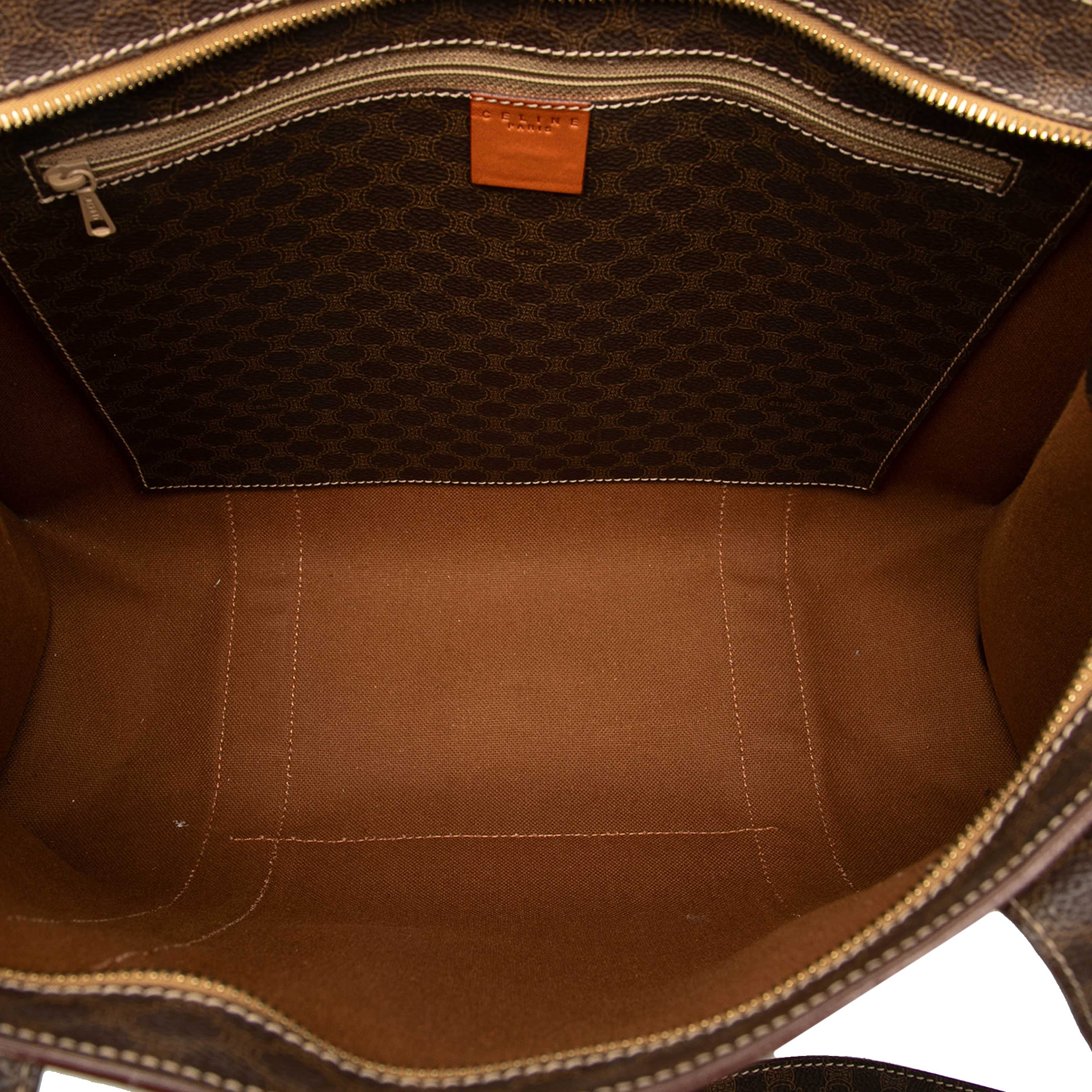 Celine Macadam Coated Canvas Tote, från Luxclusif, i färgen dark brown. Klicka för att öppna bilden i stort format