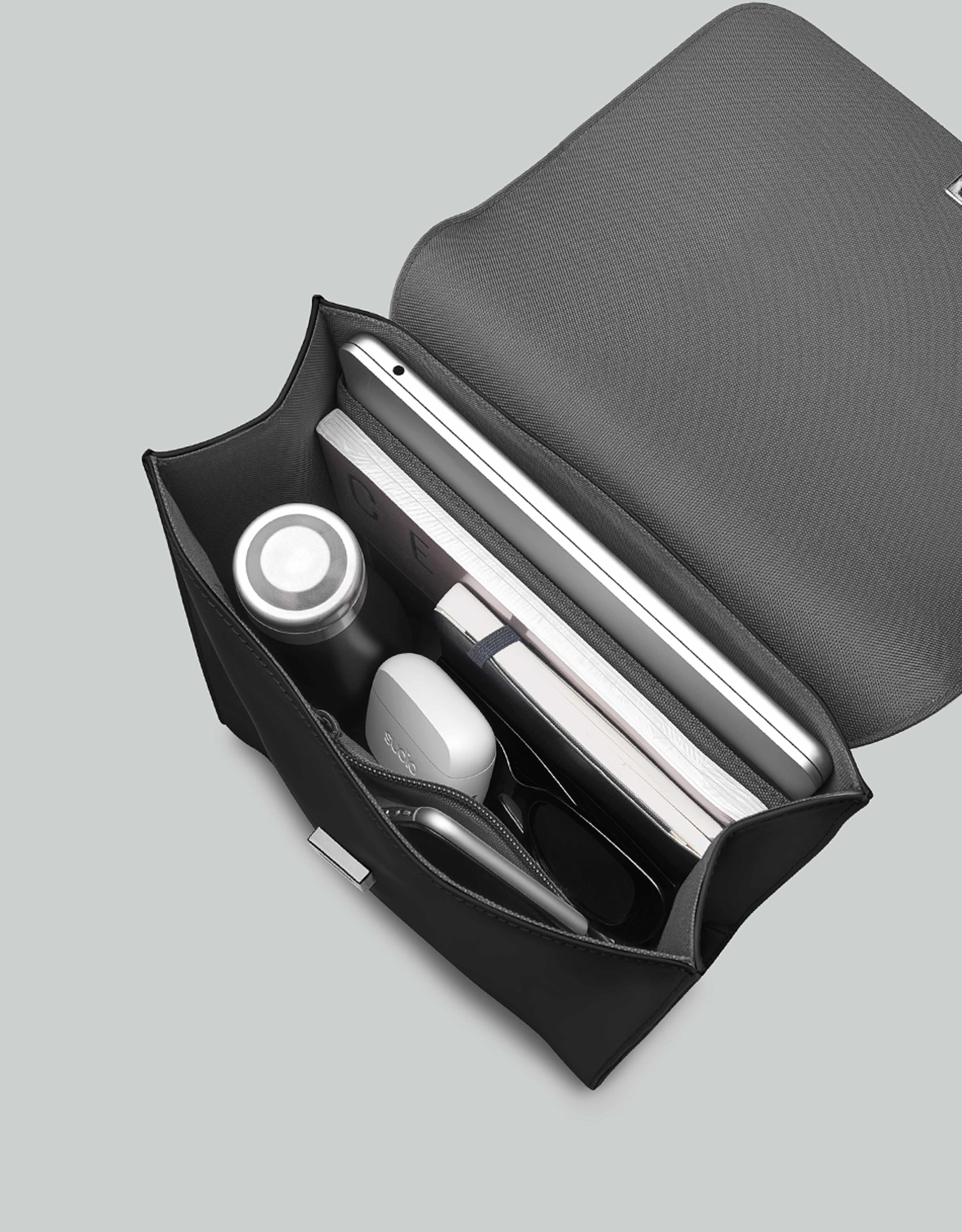 Spläsh Id Backpack 14", från Gaston Luga, i färgen black. Klicka för att öppna bilden i stort format