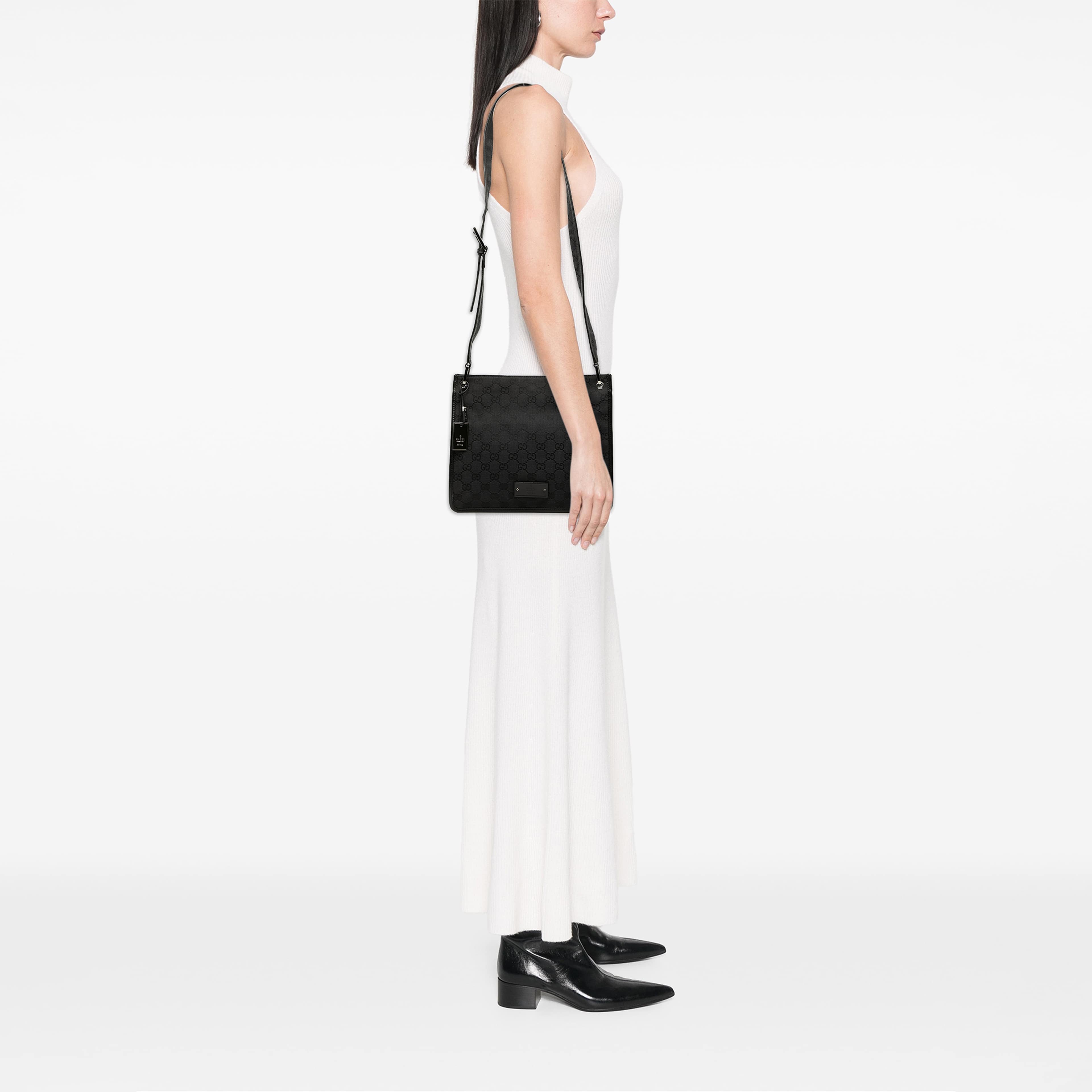 Gucci Gg Canvas Crossbody, från Luxclusif, i färgen svart. Klicka för att öppna bilden i stort format