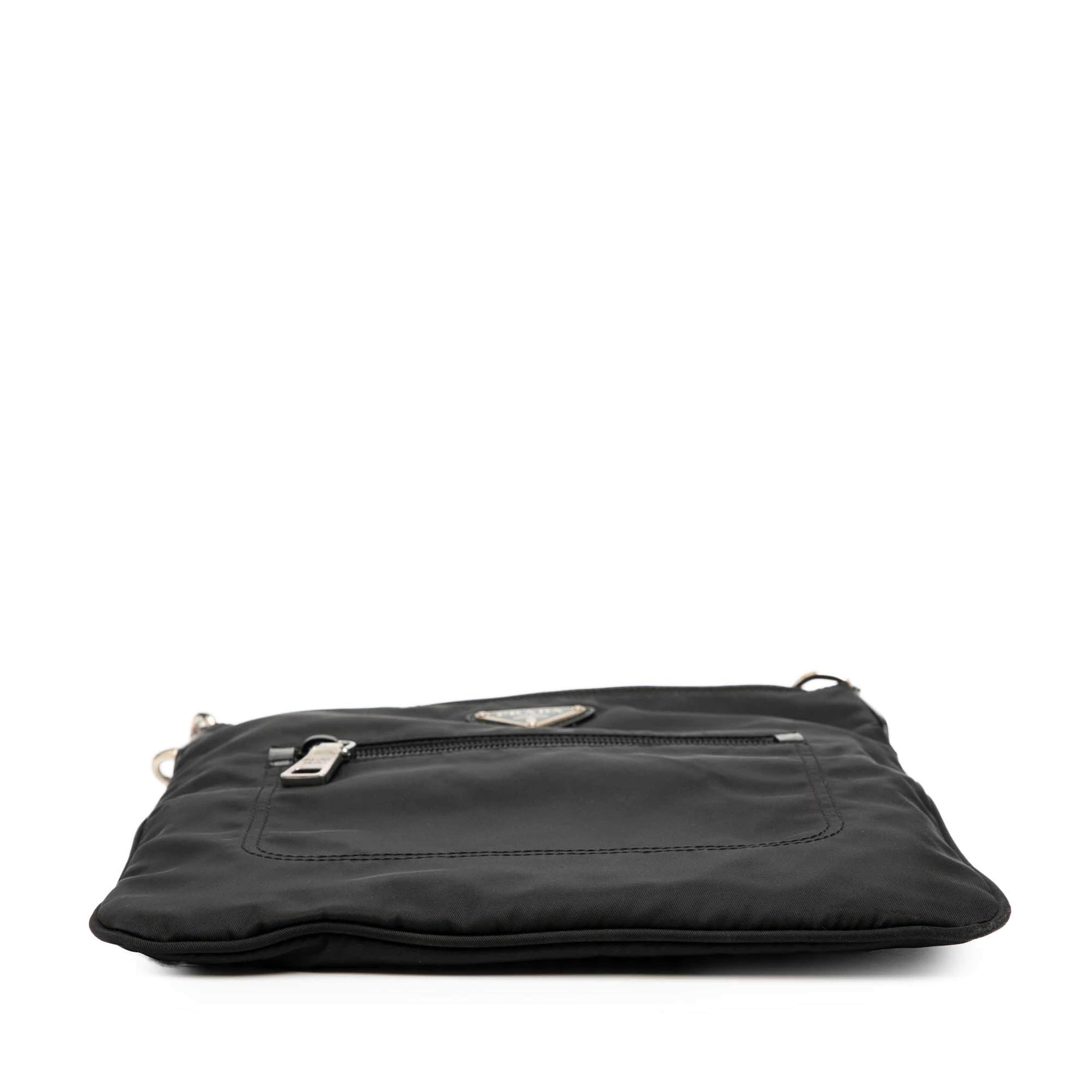 Prada Tessuto Zip Top Crossbody, från Luxclusif, i färgen black. Klicka för att öppna bilden i stort format