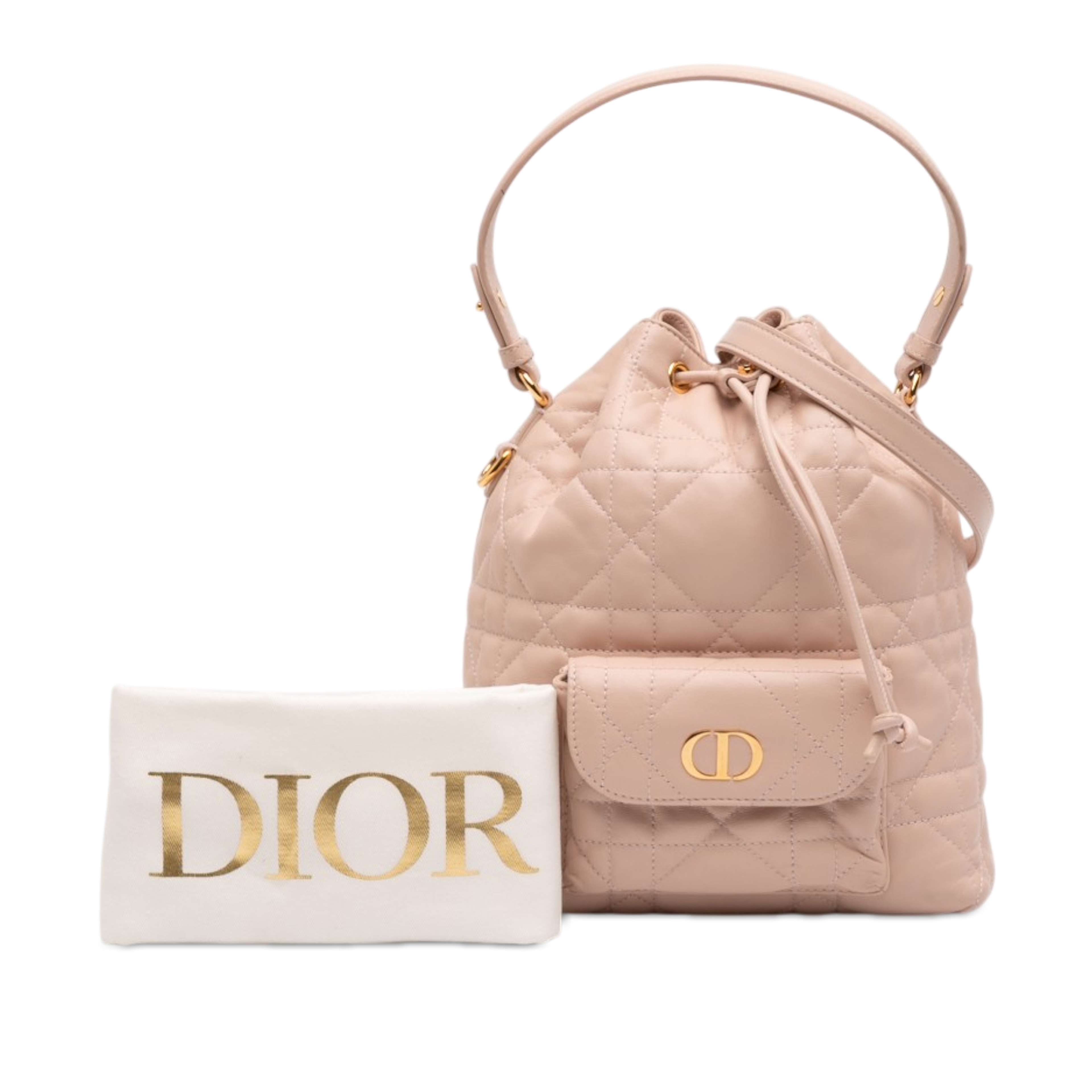 Dior Small Lambskin Macrocannage Caro Bucket Bag, från Luxclusif, i färgen brun. Klicka för att öppna bilden i stort format