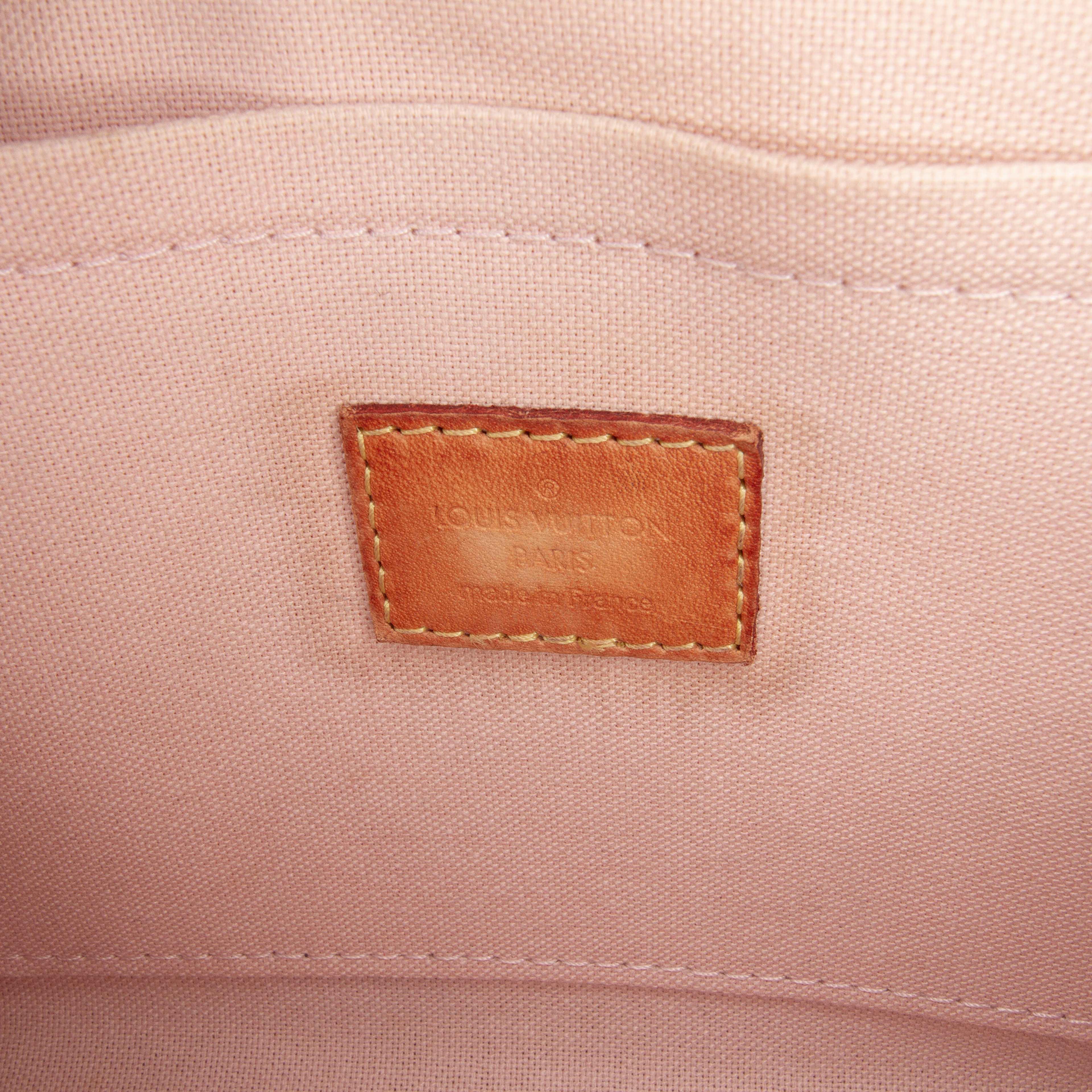 Louis Vuitton Damier Azur Croisette, från Luxclusif, i färgen white. Klicka för att öppna bilden i stort format