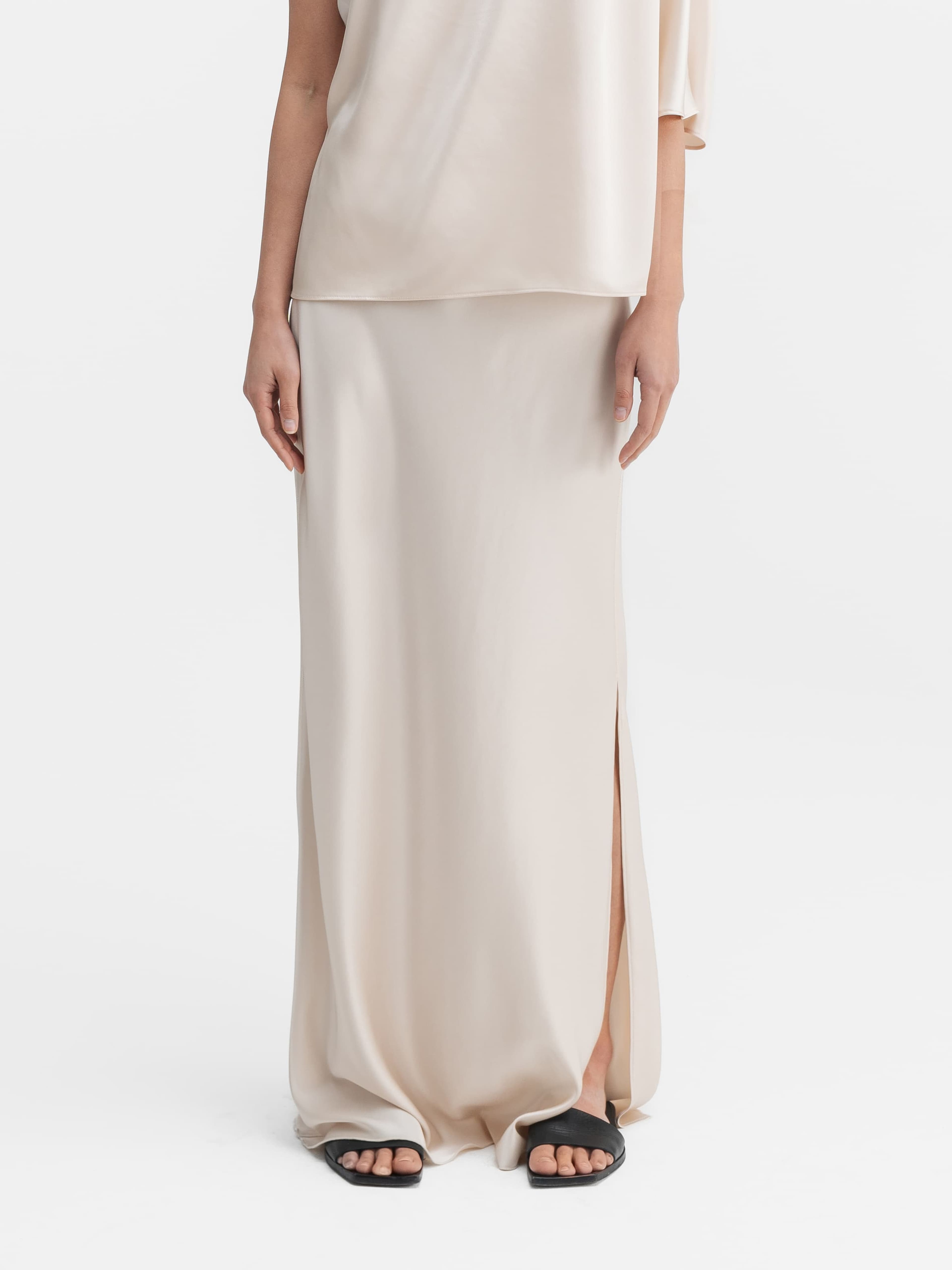 Hana Long Logo Satin Skirt