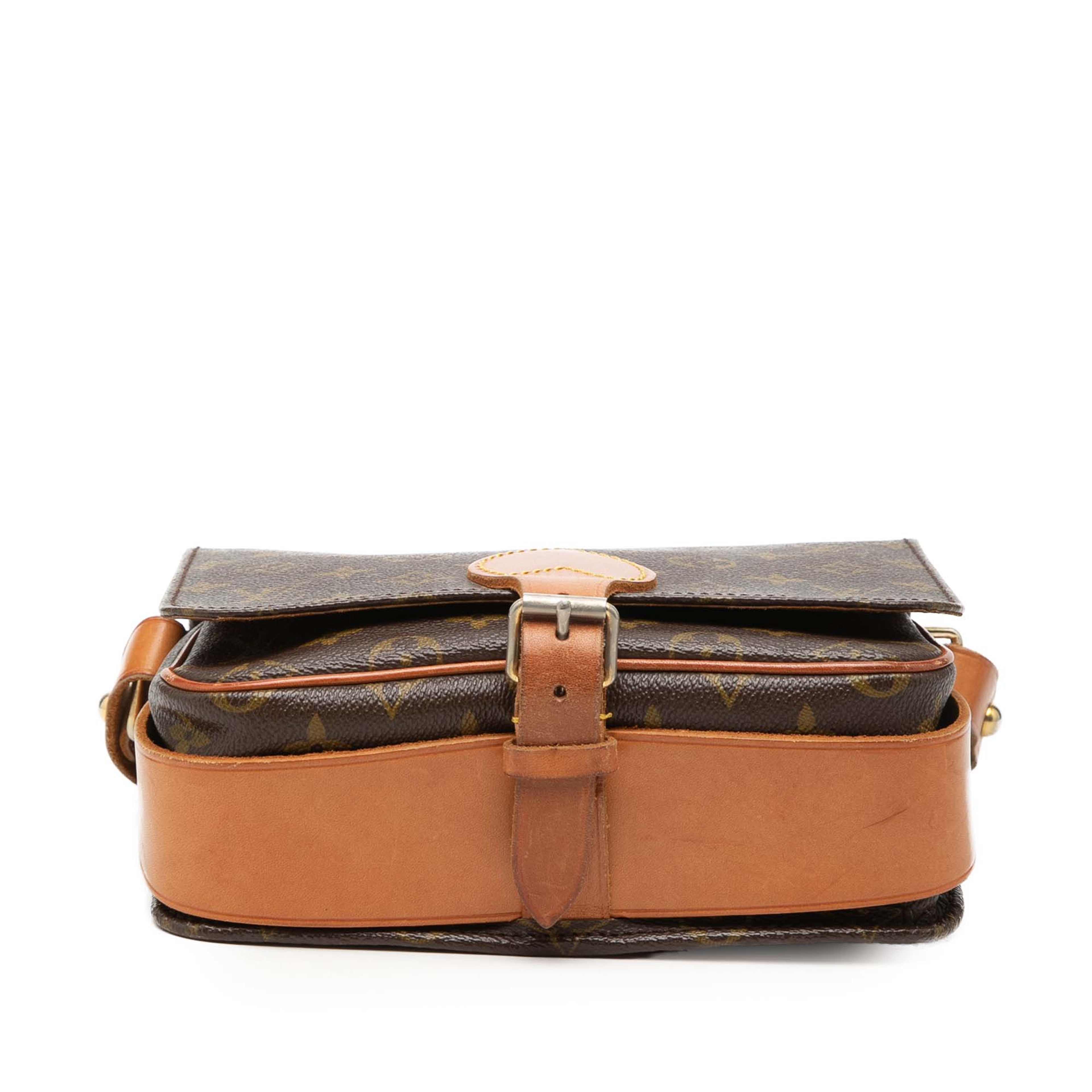 Louis Vuitton Monogram Cartouchiere Mm, från Luxclusif, i färgen brown. Klicka för att öppna bilden i stort format