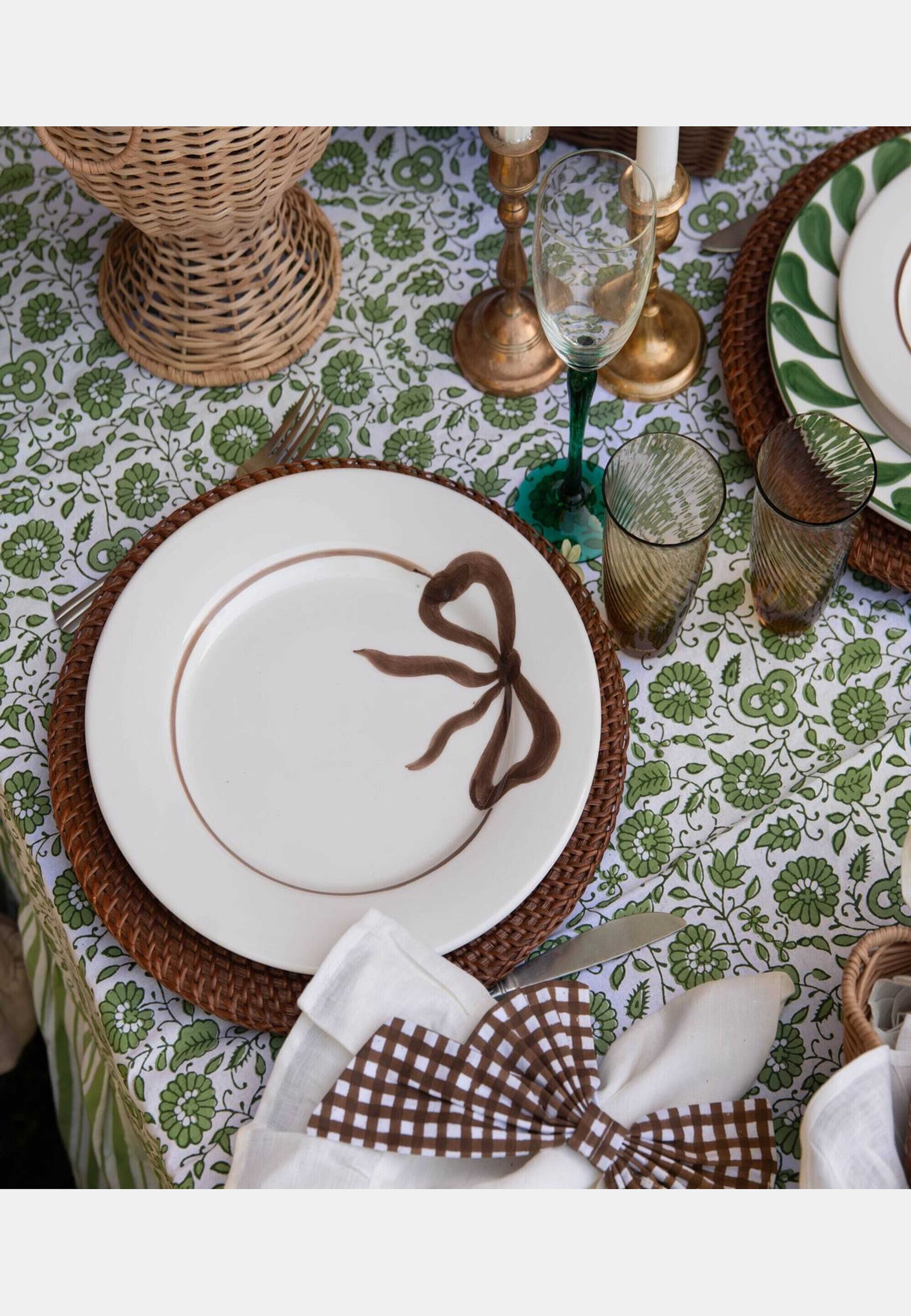 Bow Tallrik - 28 Cm, från Pick A Poppy, i färgen brown. Klicka för att öppna bilden i stort format