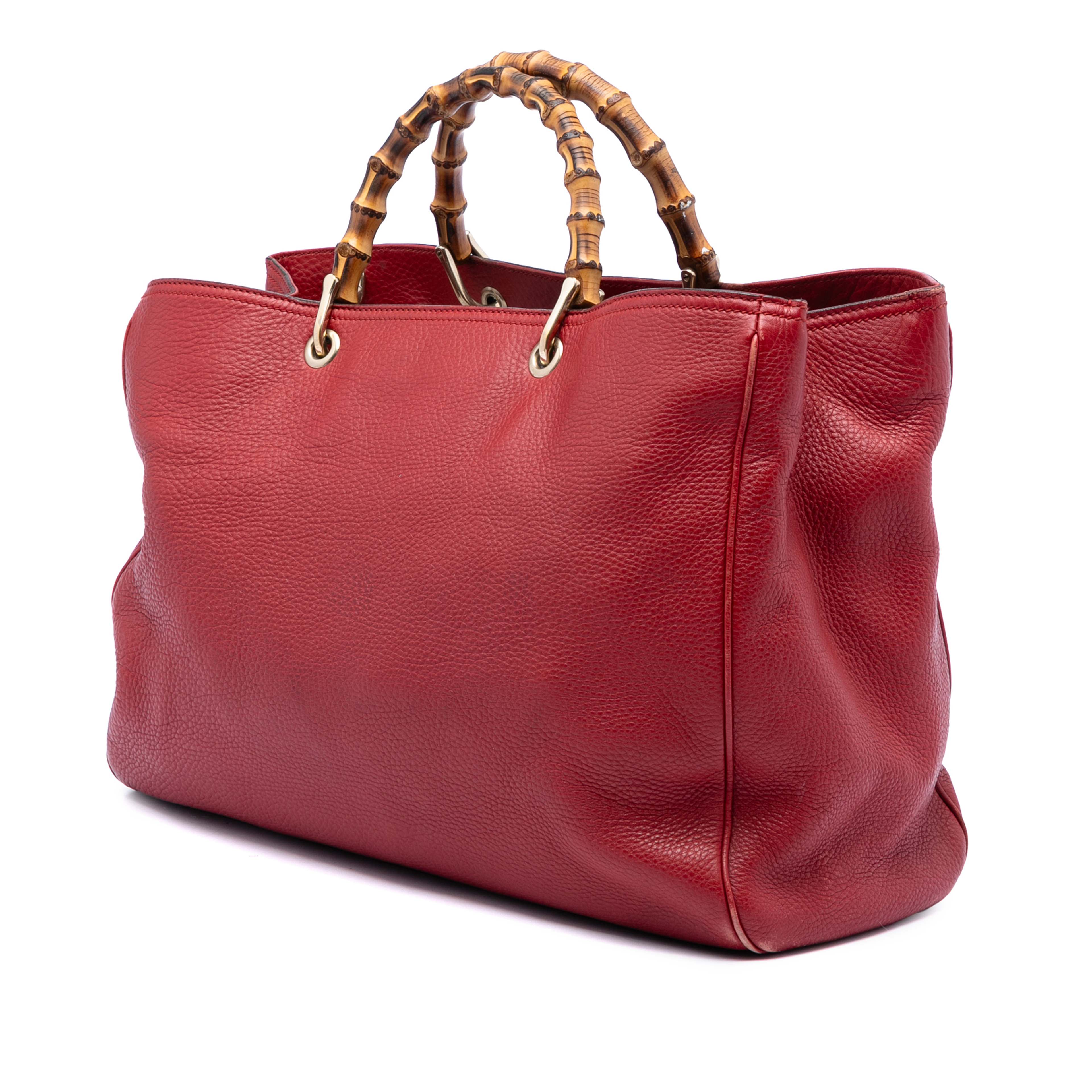 Gucci Large Calfskin Bamboo Shopper Satchel, från Luxclusif, i färgen röd. Klicka för att öppna bilden i stort format