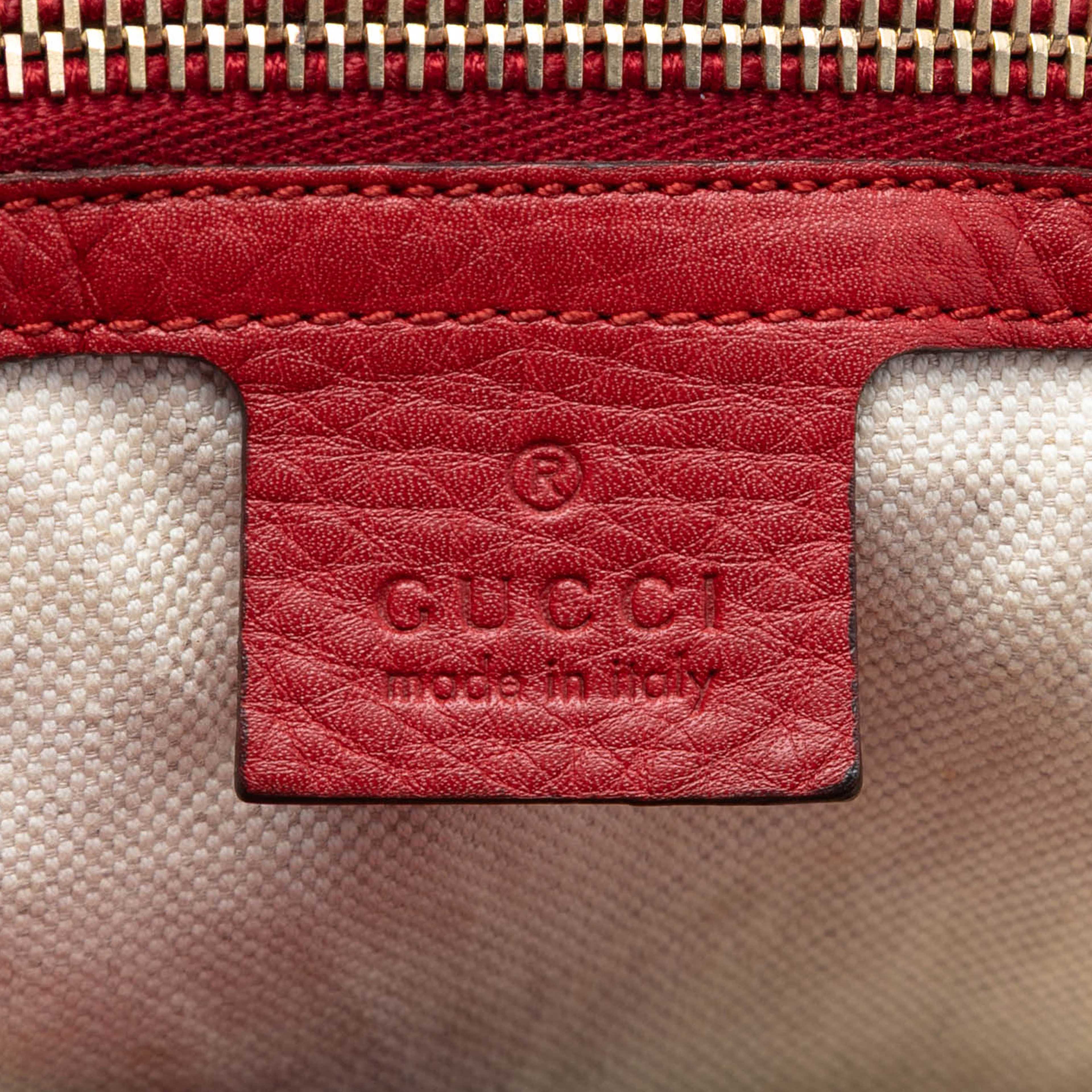 Gucci Large Calfskin Bamboo Shopper Satchel, från Luxclusif, i färgen red. Klicka för att öppna bilden i stort format