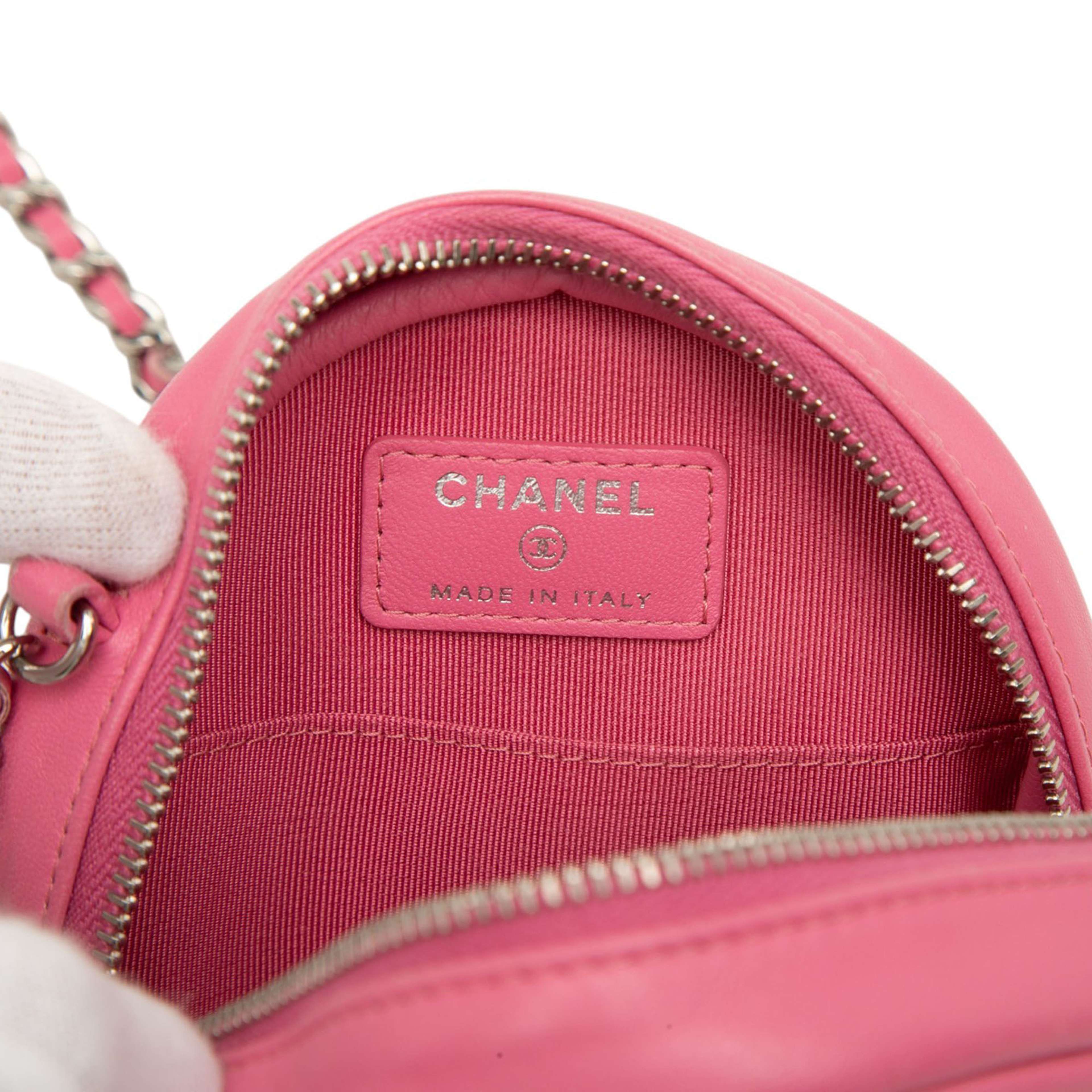Chanel Cc Quilted Lambskin Round Clutch With Chain, från Luxclusif, i färgen rosa. Klicka för att öppna bilden i stort format