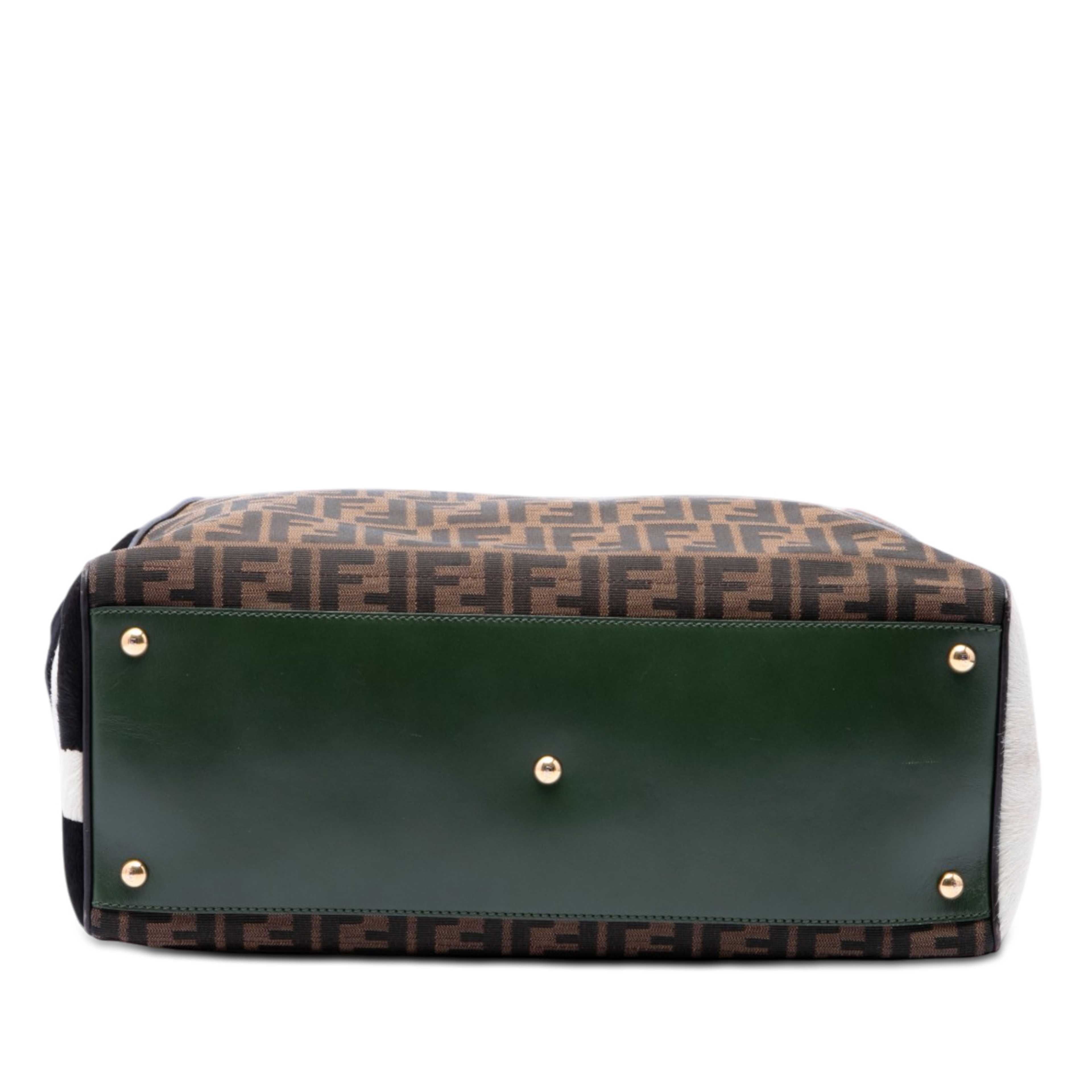 Fendi Large Zucca Canvas Ponyhair 2jours Tote, från Luxclusif, i färgen brown. Klicka för att öppna bilden i stort format
