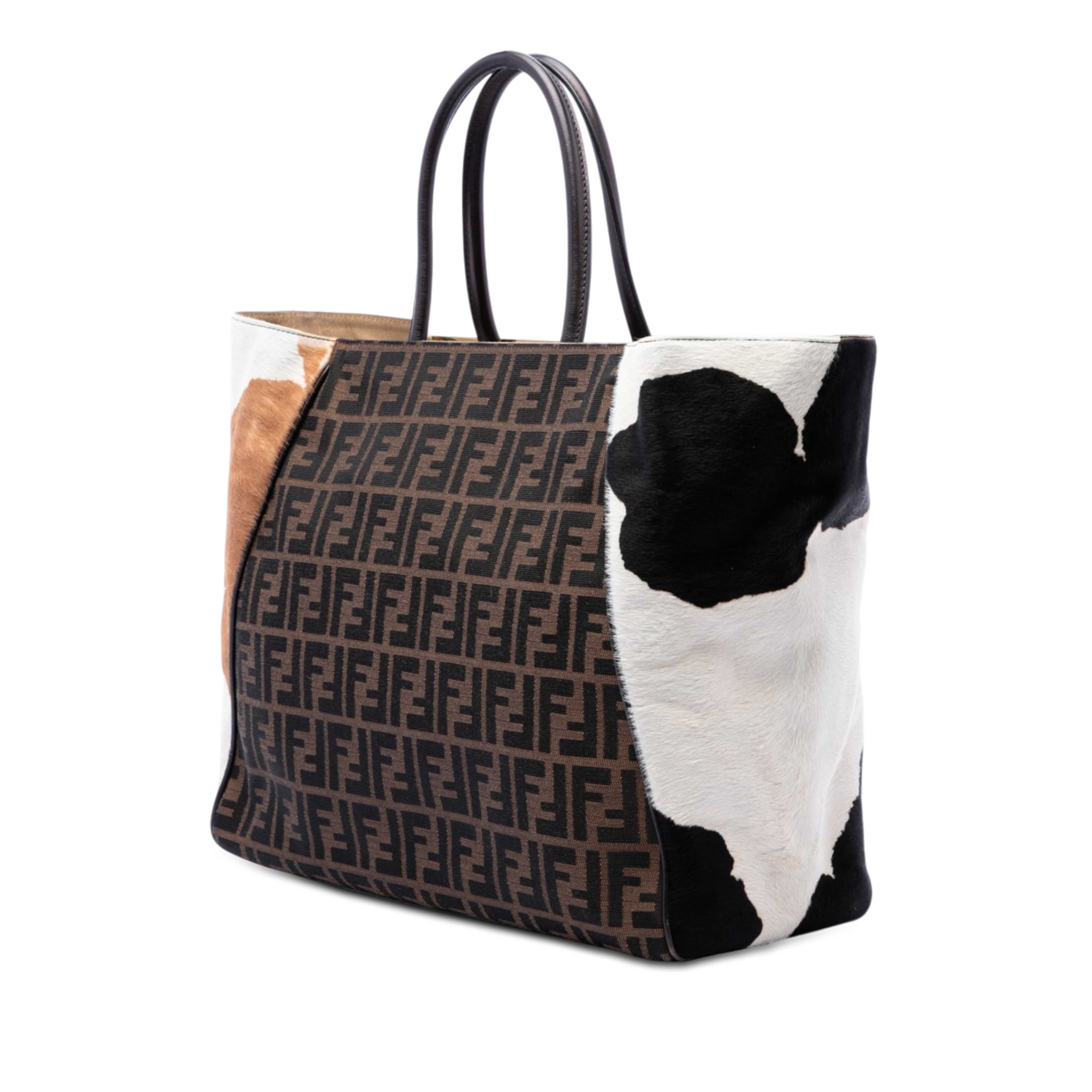 Fendi Large Zucca Canvas Ponyhair 2jours Tote, från Luxclusif, i färgen brun. Klicka för att öppna bilden i stort format