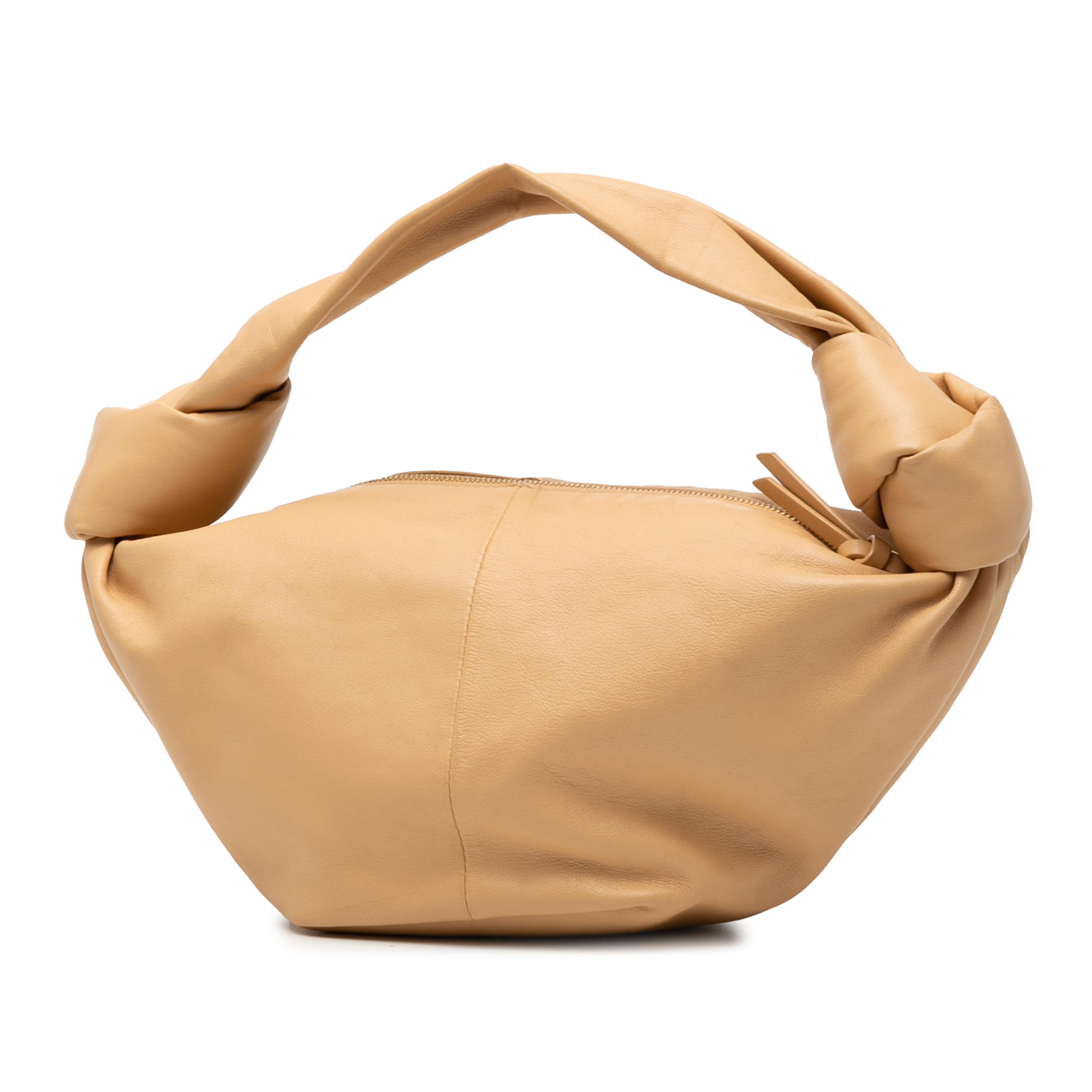 Bottega Veneta Mini Calfskin Double Knot Bag, från Luxclusif, i färgen brun. Klicka för att öppna bilden i stort format