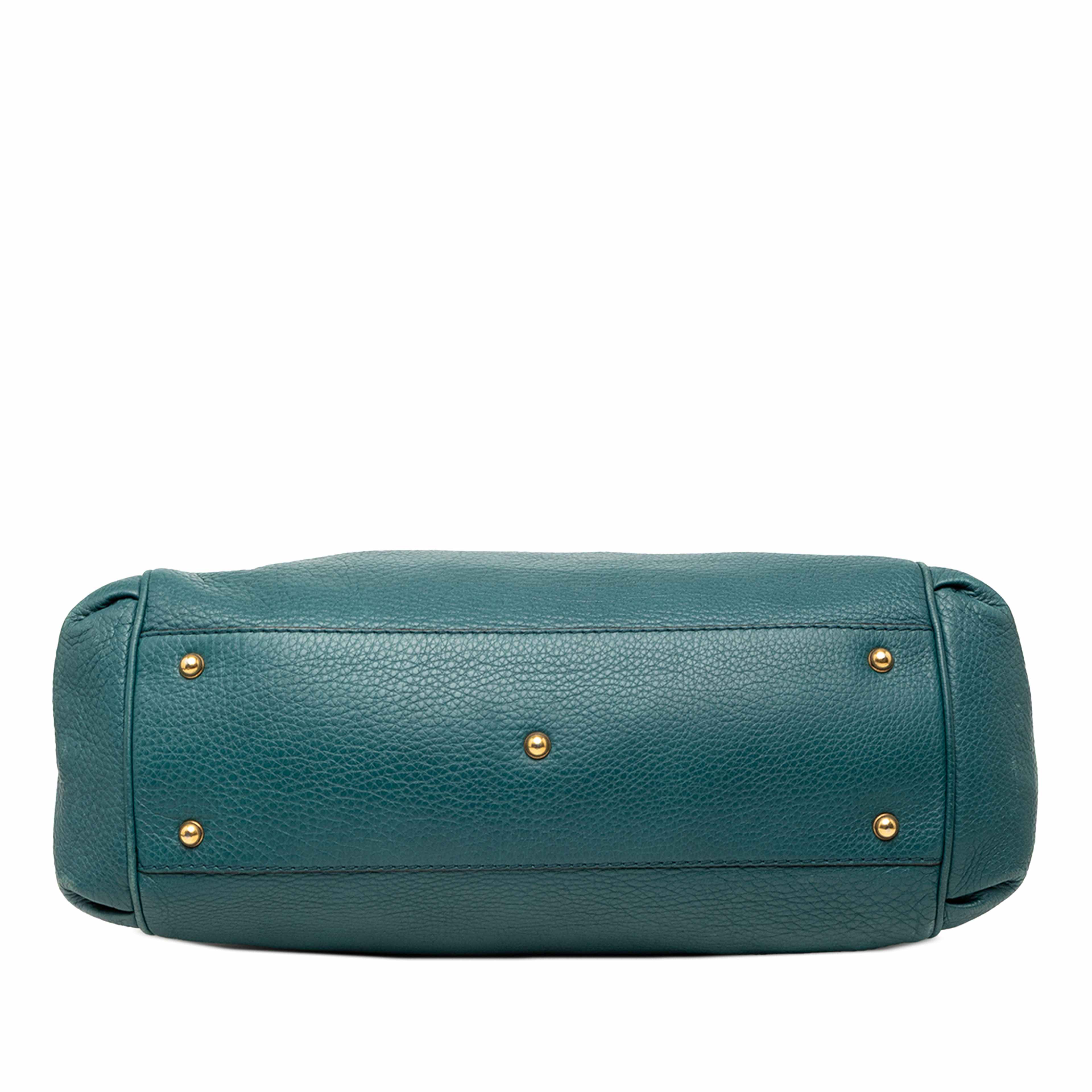Gucci Medium Leather Ride Top Handle Bag, från Luxclusif, i färgen dark green. Klicka för att öppna bilden i stort format