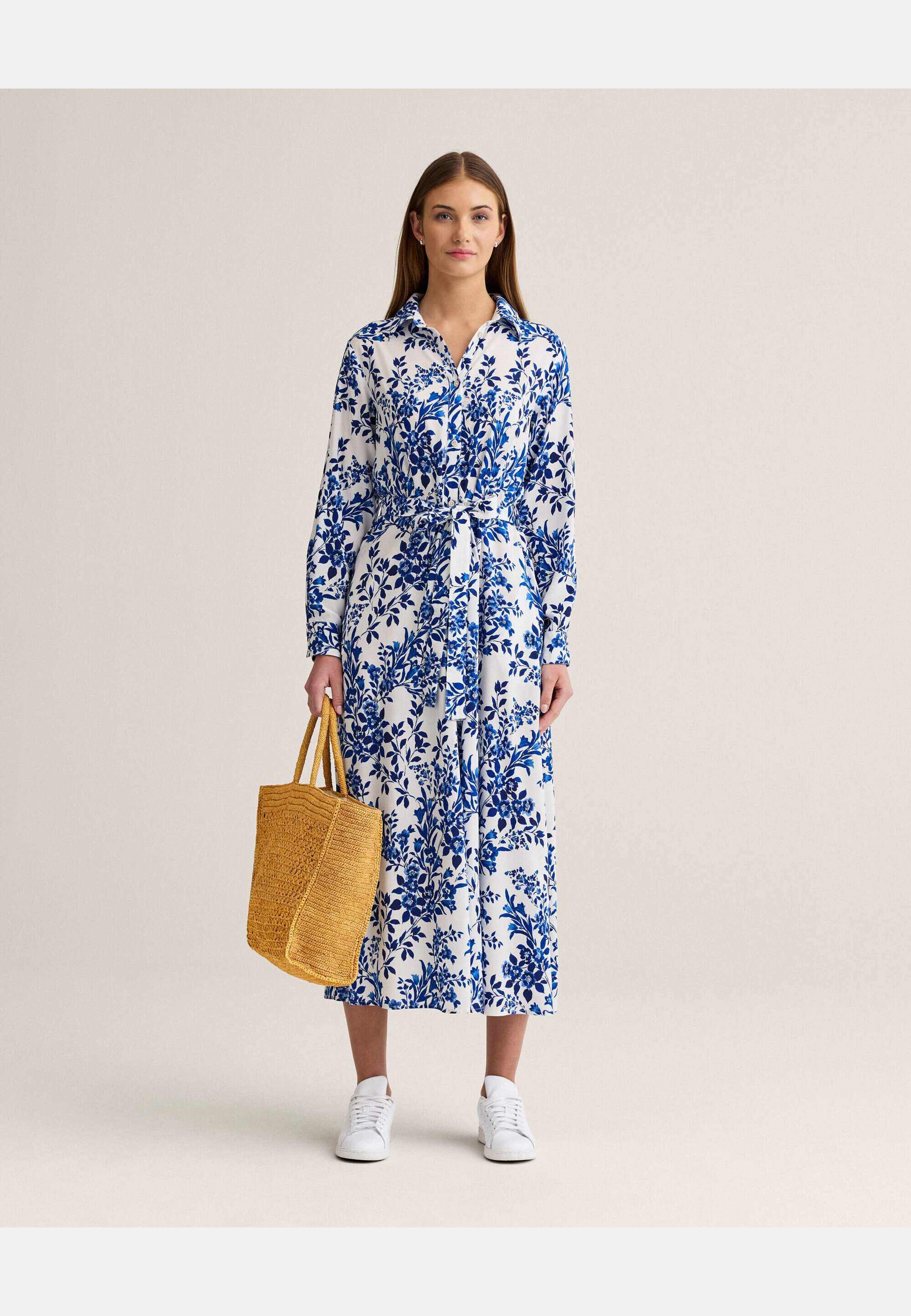 Marissa Shirtdress, från Newhouse, i färgen kornblå. Klicka för att öppna bilden i stort format