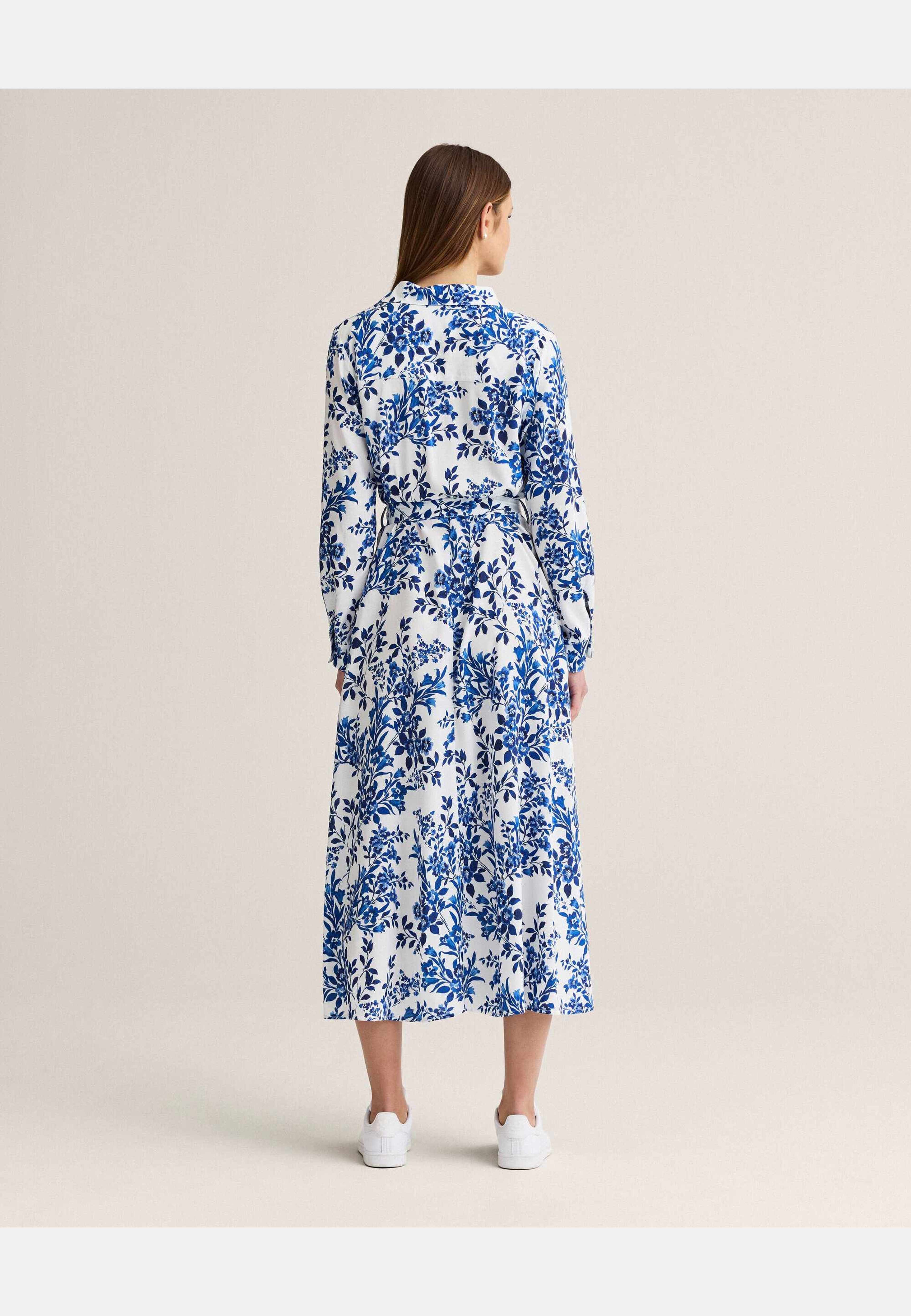 Marissa Shirtdress, från Newhouse, i färgen kornblå. Klicka för att öppna bilden i stort format