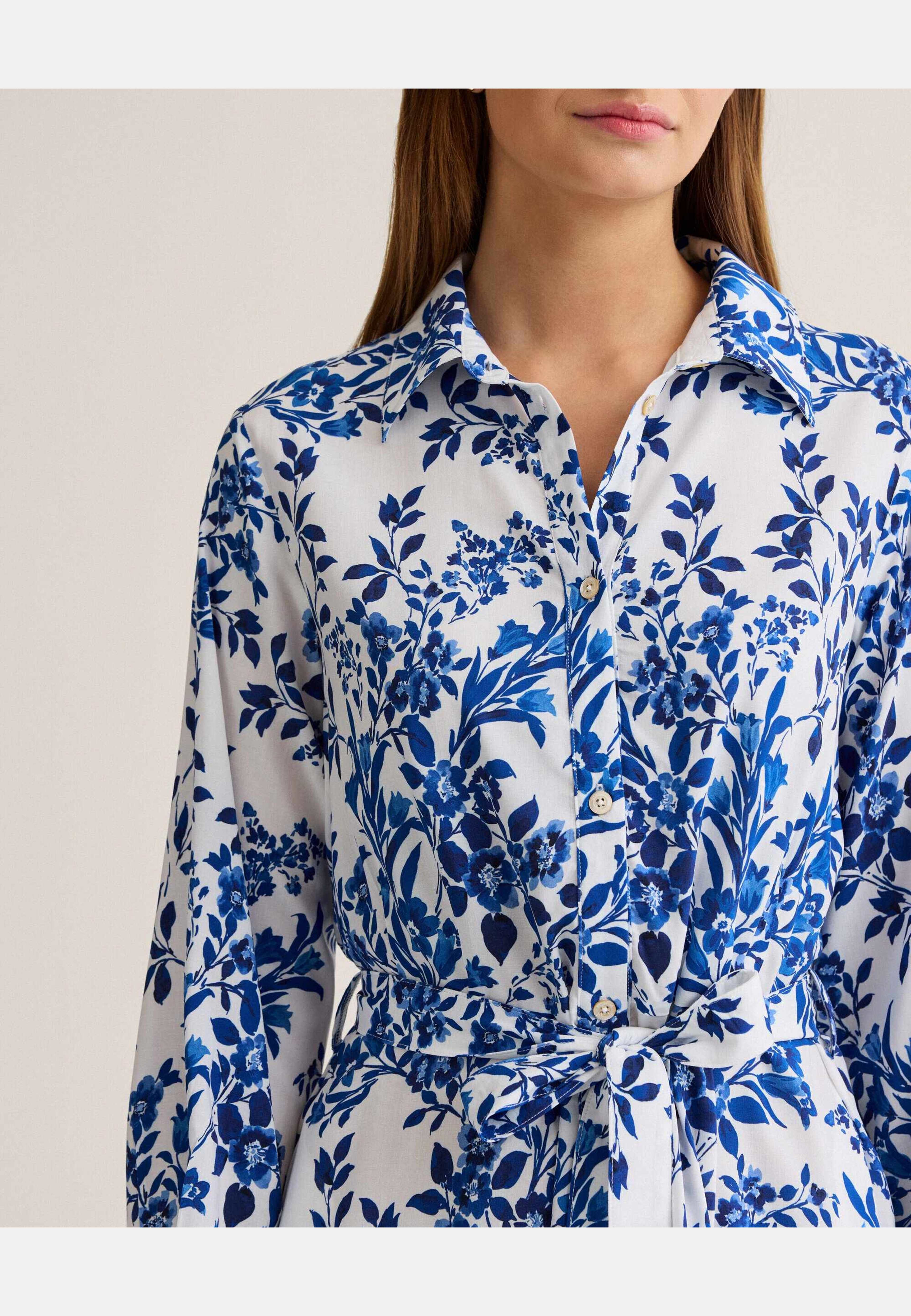 Marissa Shirtdress, från Newhouse, i färgen kornblå. Klicka för att öppna bilden i stort format