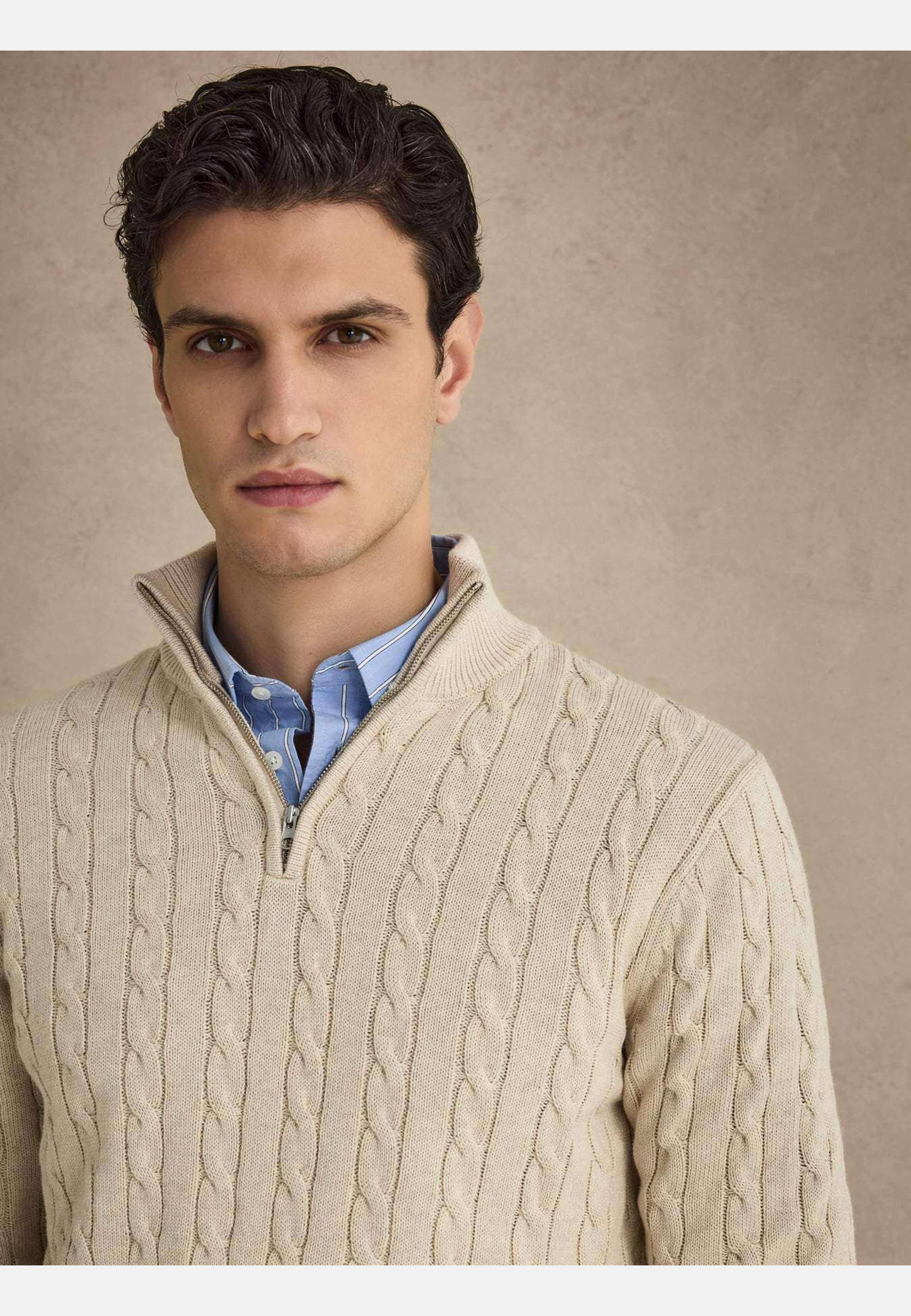 Cotton Cable Knitted Half Zipper Sweater (vidar), från John Henric, i färgen ljusbeige. Klicka för att öppna bilden i stort format