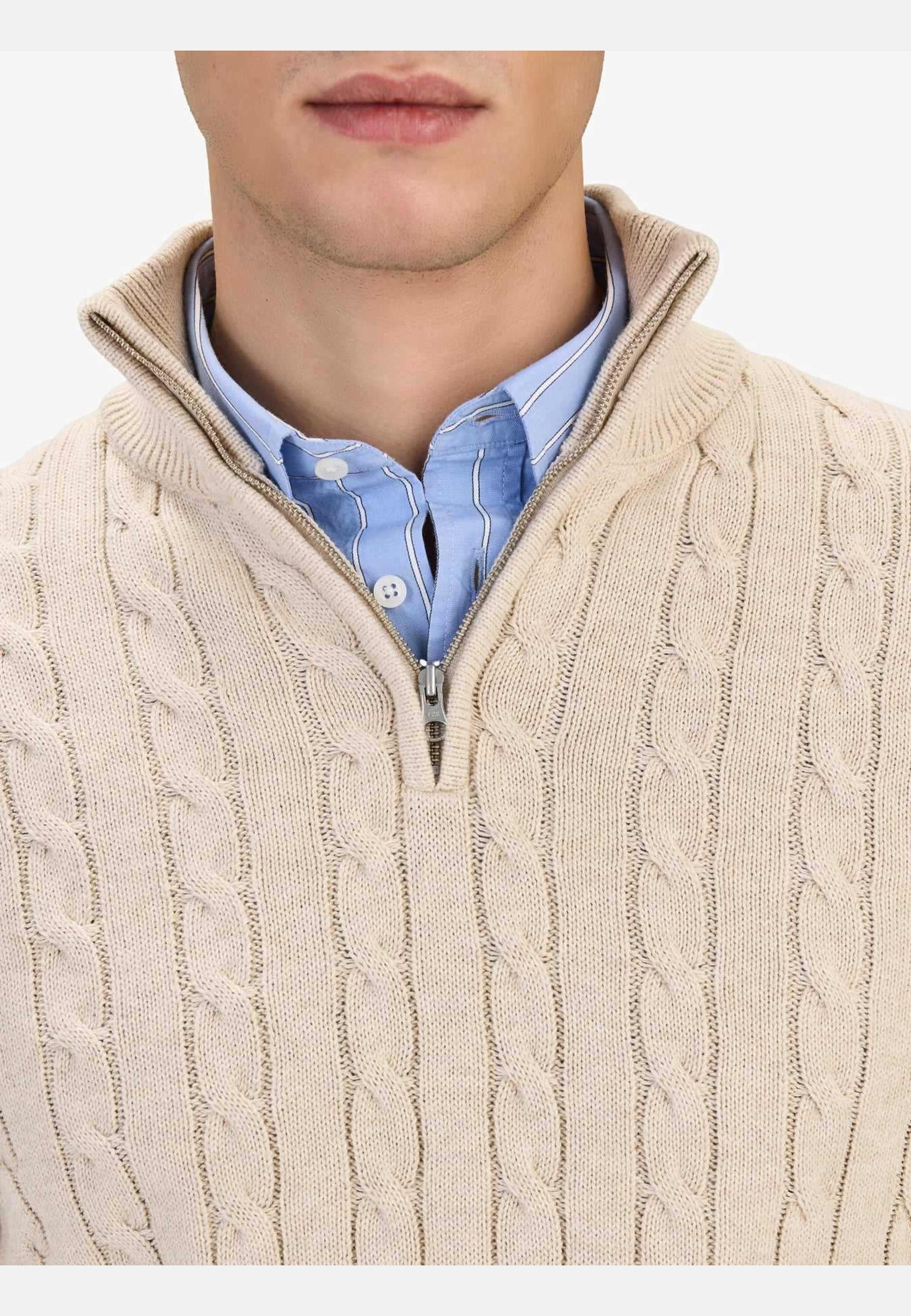 Cotton Cable Knitted Half Zipper Sweater (vidar), från John Henric, i färgen ljusbeige. Klicka för att öppna bilden i stort format