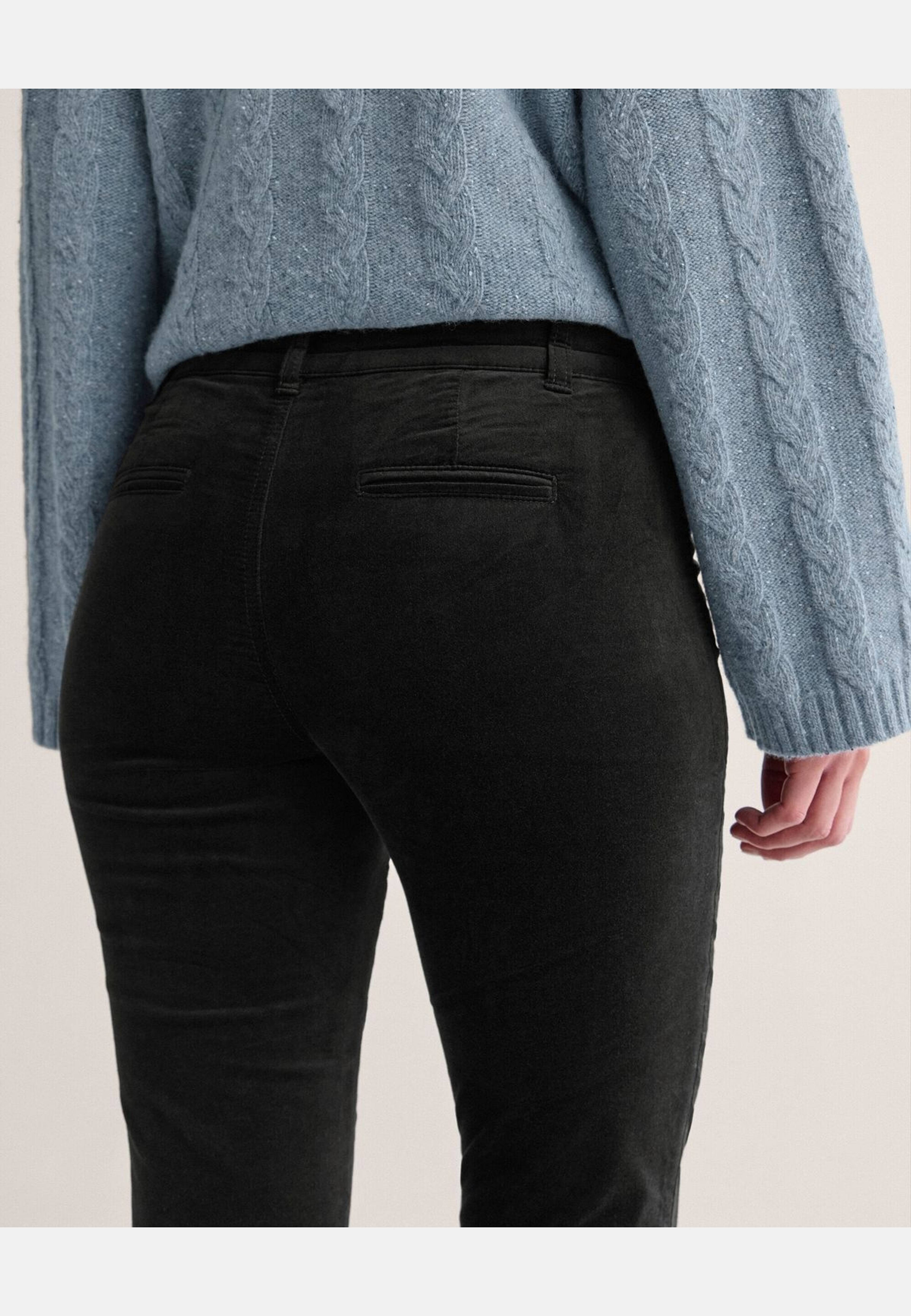 Sammetsbyxa Jodhpurs, från Newhouse, i färgen svart. Klicka för att öppna bilden i stort format