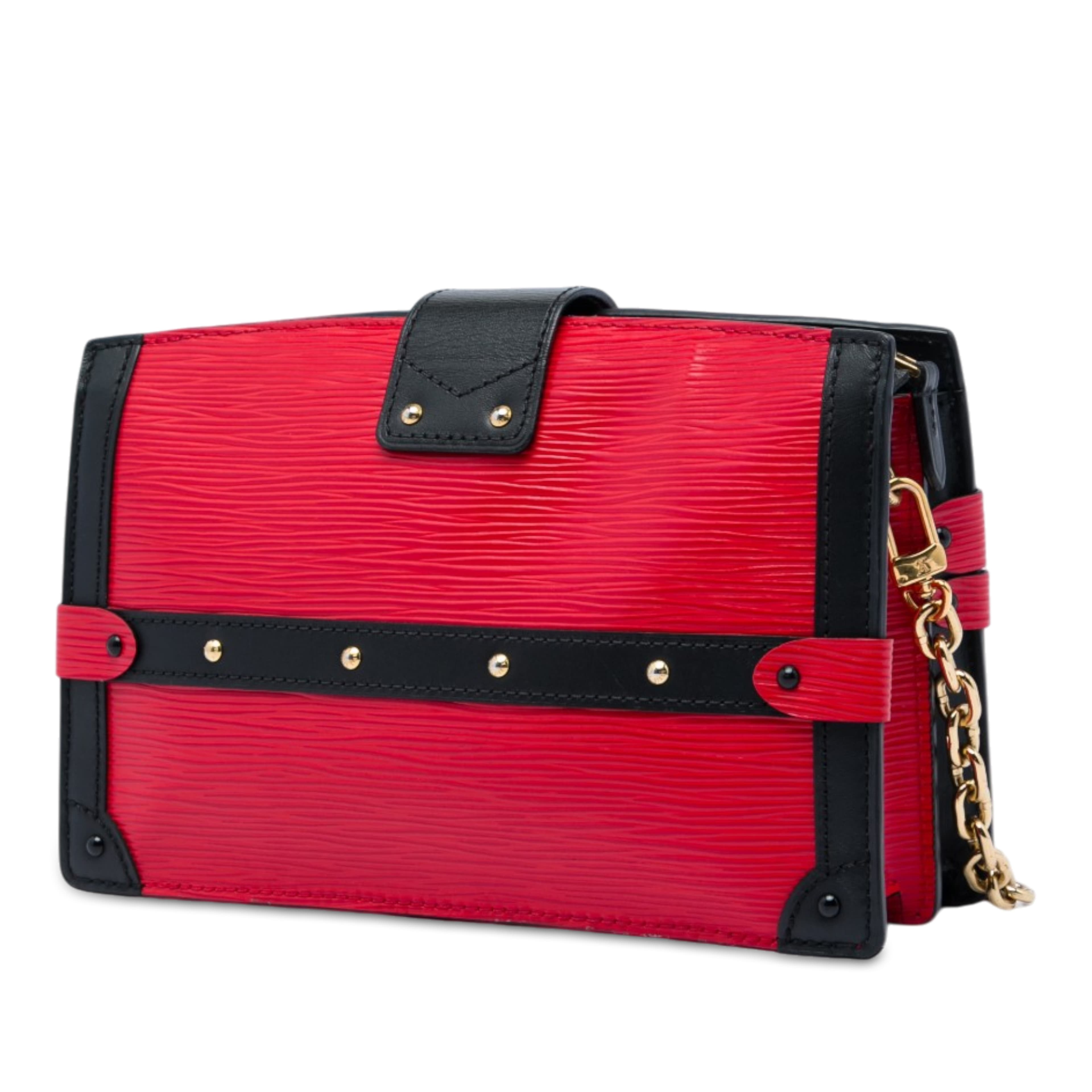Louis Vuitton Epi Trunk Clutch, från Luxclusif, i färgen röd. Klicka för att öppna bilden i stort format