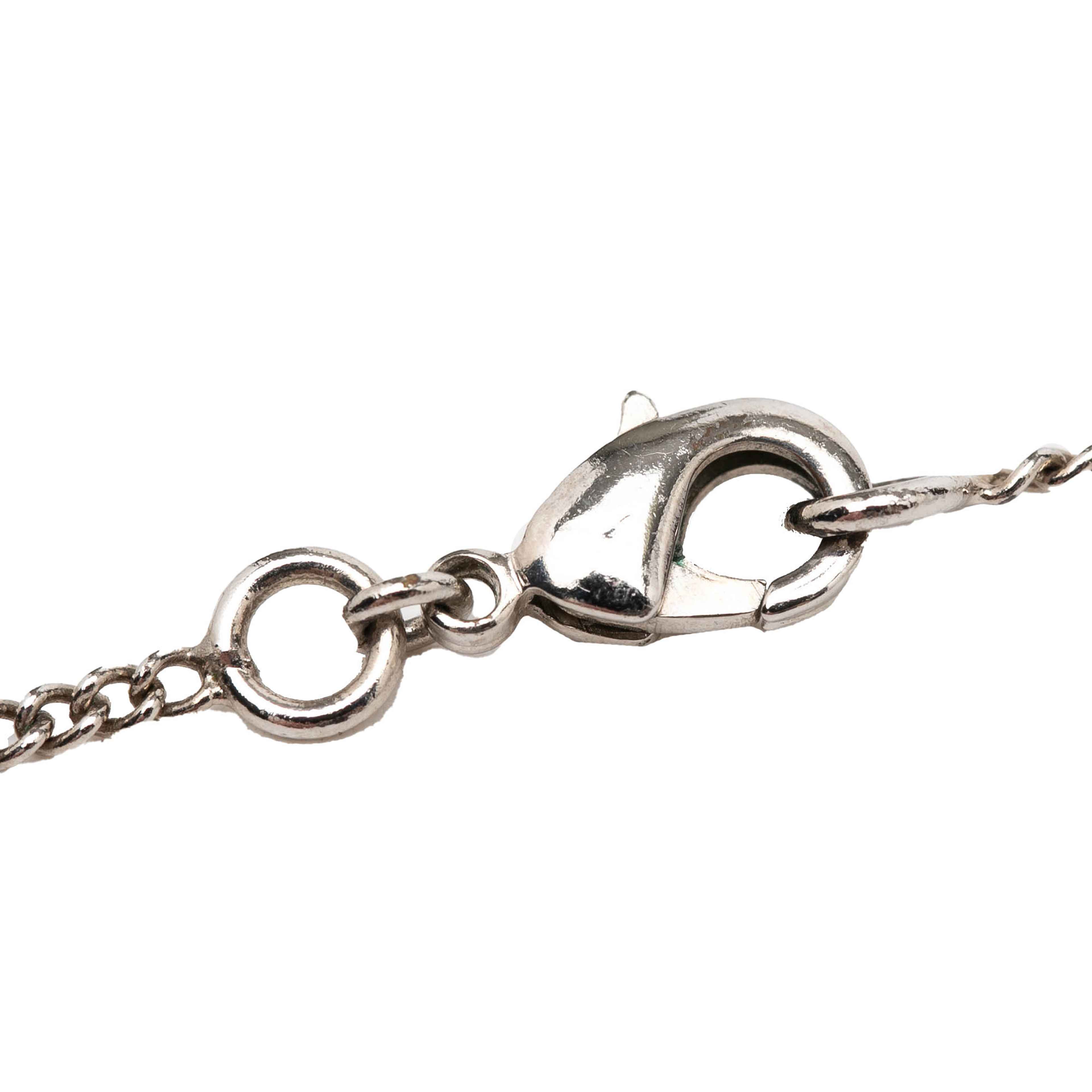 Chanel Cc Silver Plated Rhinestone Pendant Necklace, från Luxclusif, i färgen silver. Klicka för att öppna bilden i stort format