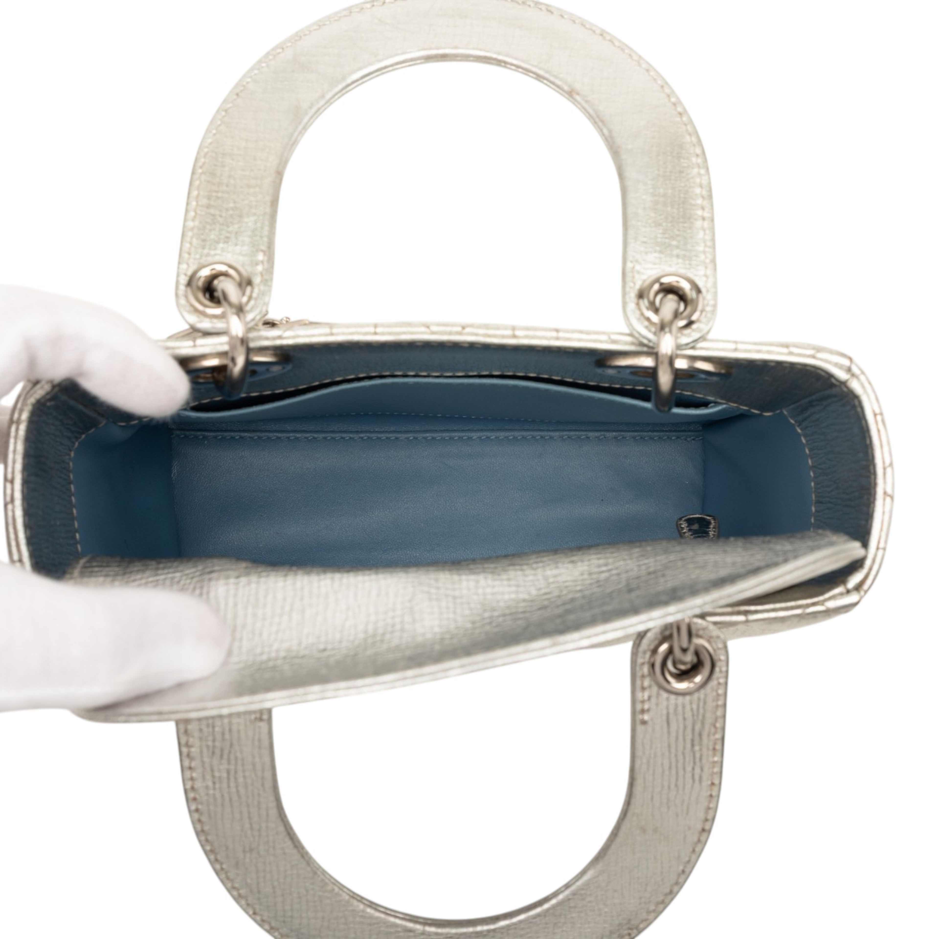 Dior Small Metallic Grained Calfskin Cannage My Abcdior Lady Dior, från Luxclusif, i färgen silver. Klicka för att öppna bilden i stort format