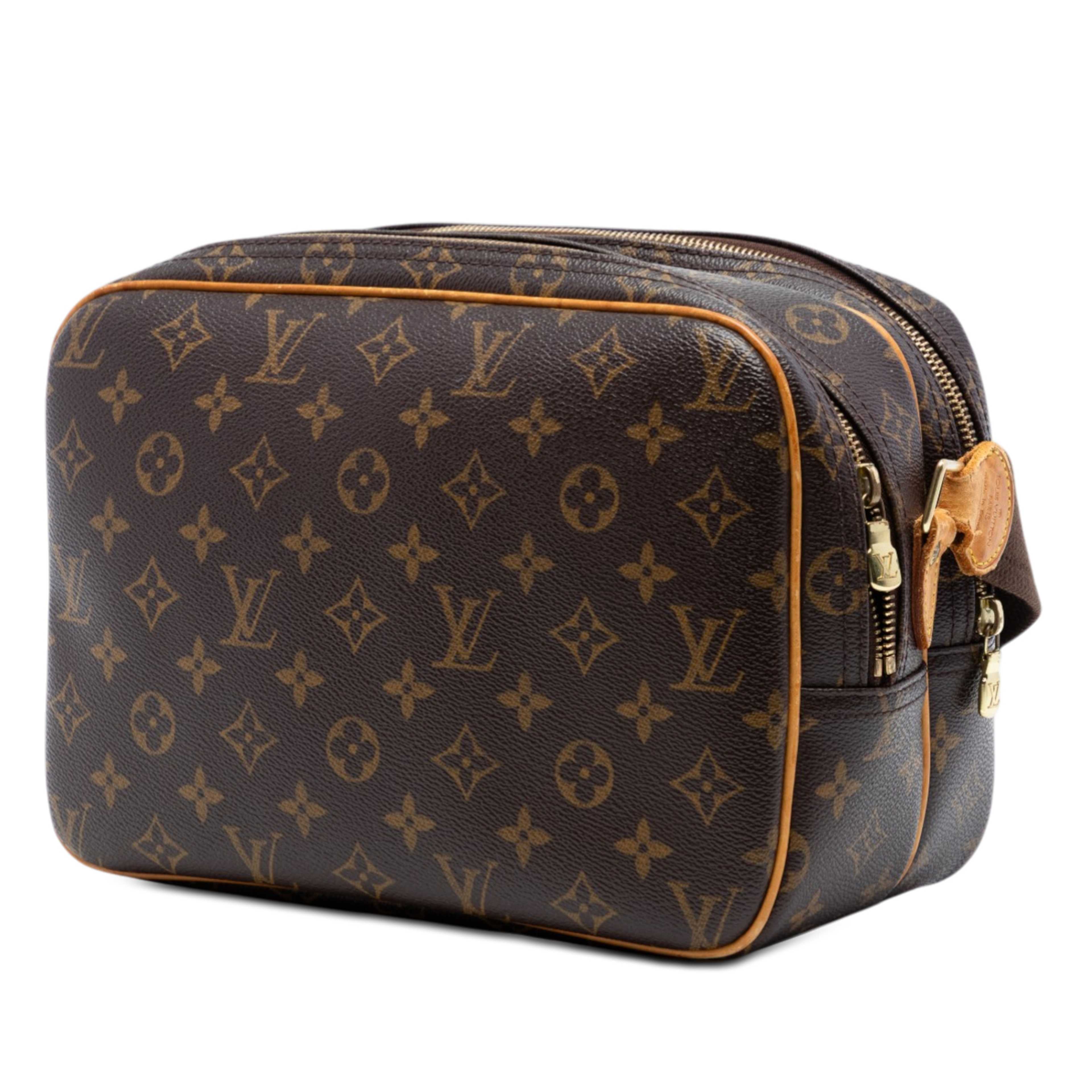 Louis Vuitton Monogram Reporter Pm, från Luxclusif, i färgen brown. Klicka för att öppna bilden i stort format