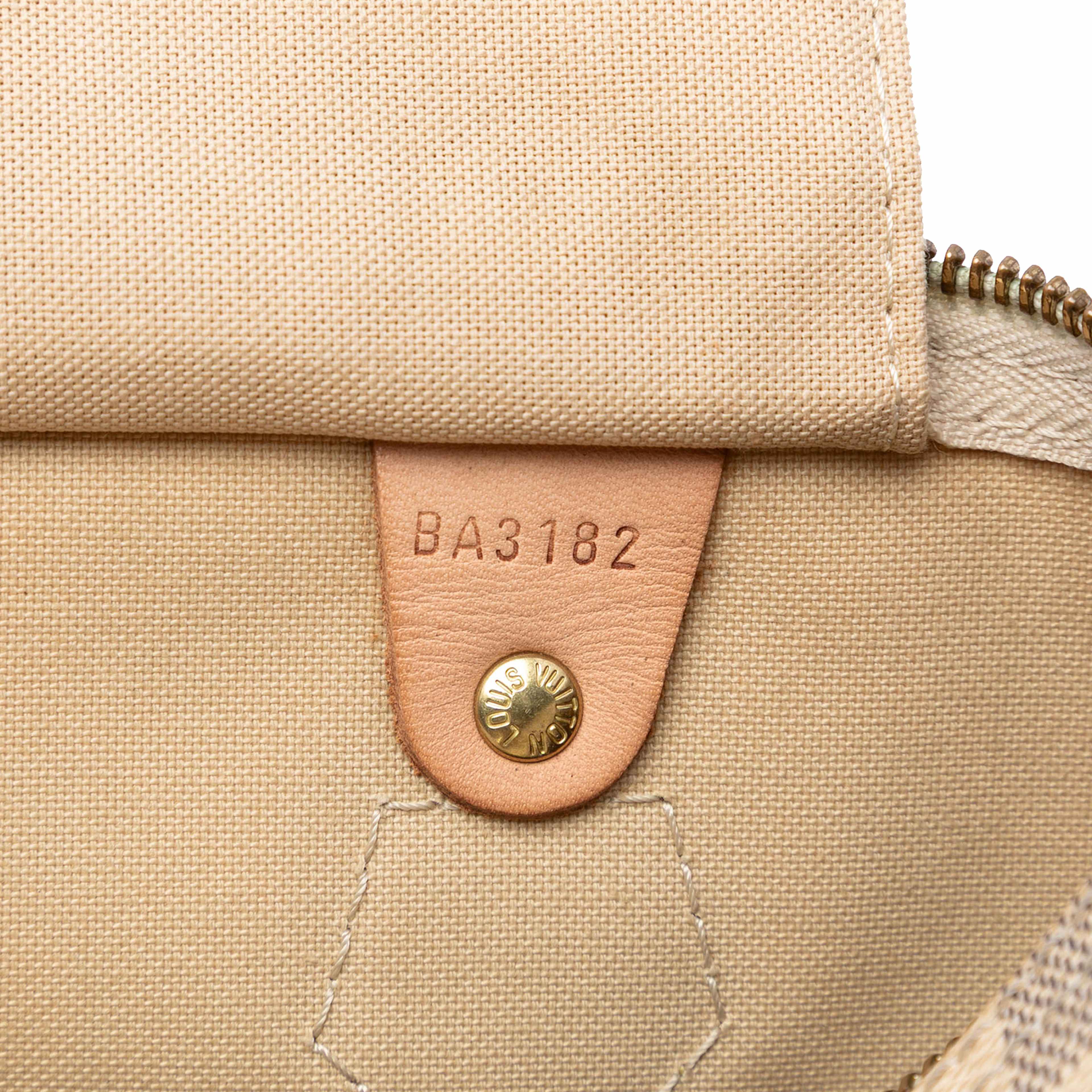 Louis Vuitton Damier Azur Speedy 30, från Luxclusif, i färgen white. Klicka för att öppna bilden i stort format