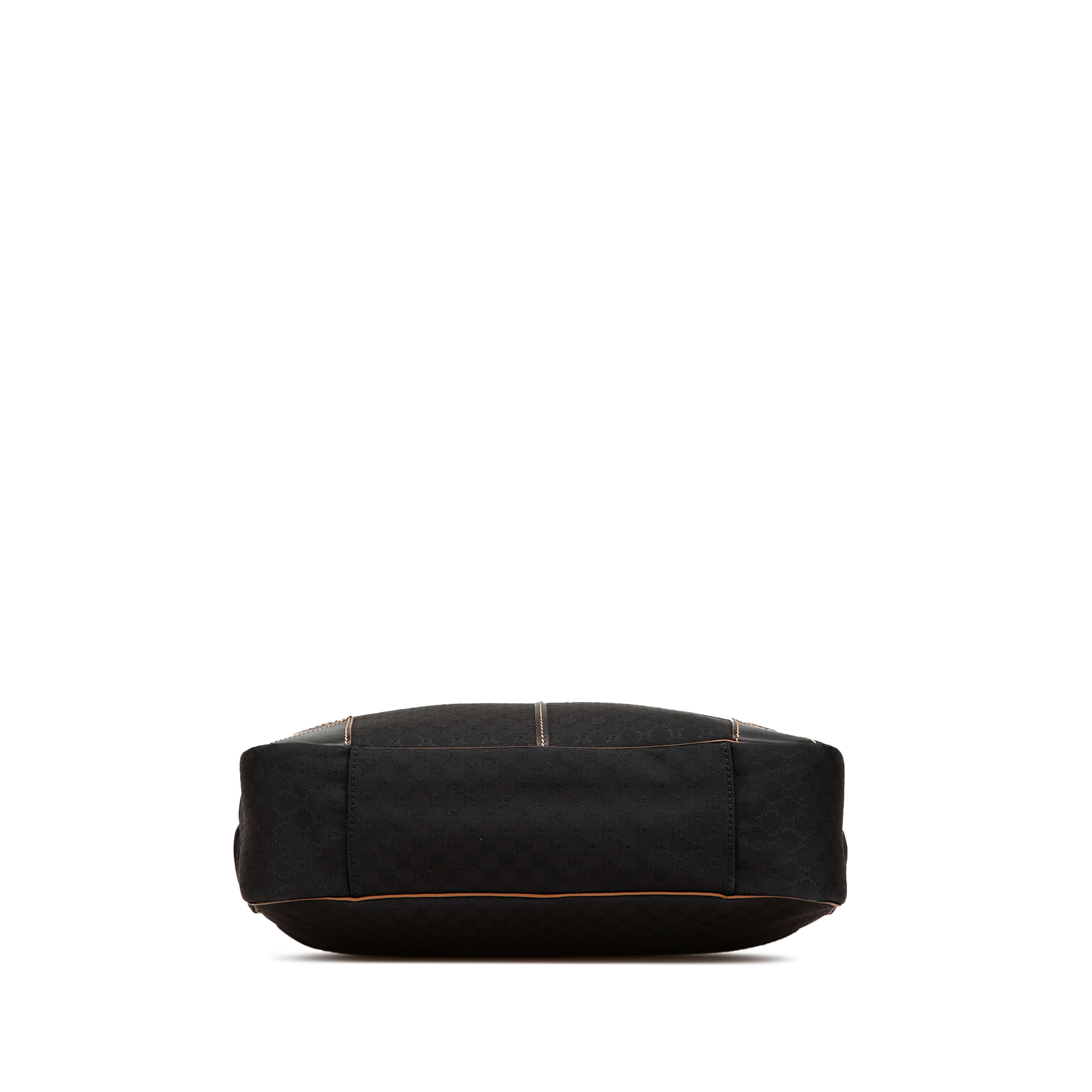 Celine Macadam Canvas Tote, från Luxclusif, i färgen black. Klicka för att öppna bilden i stort format
