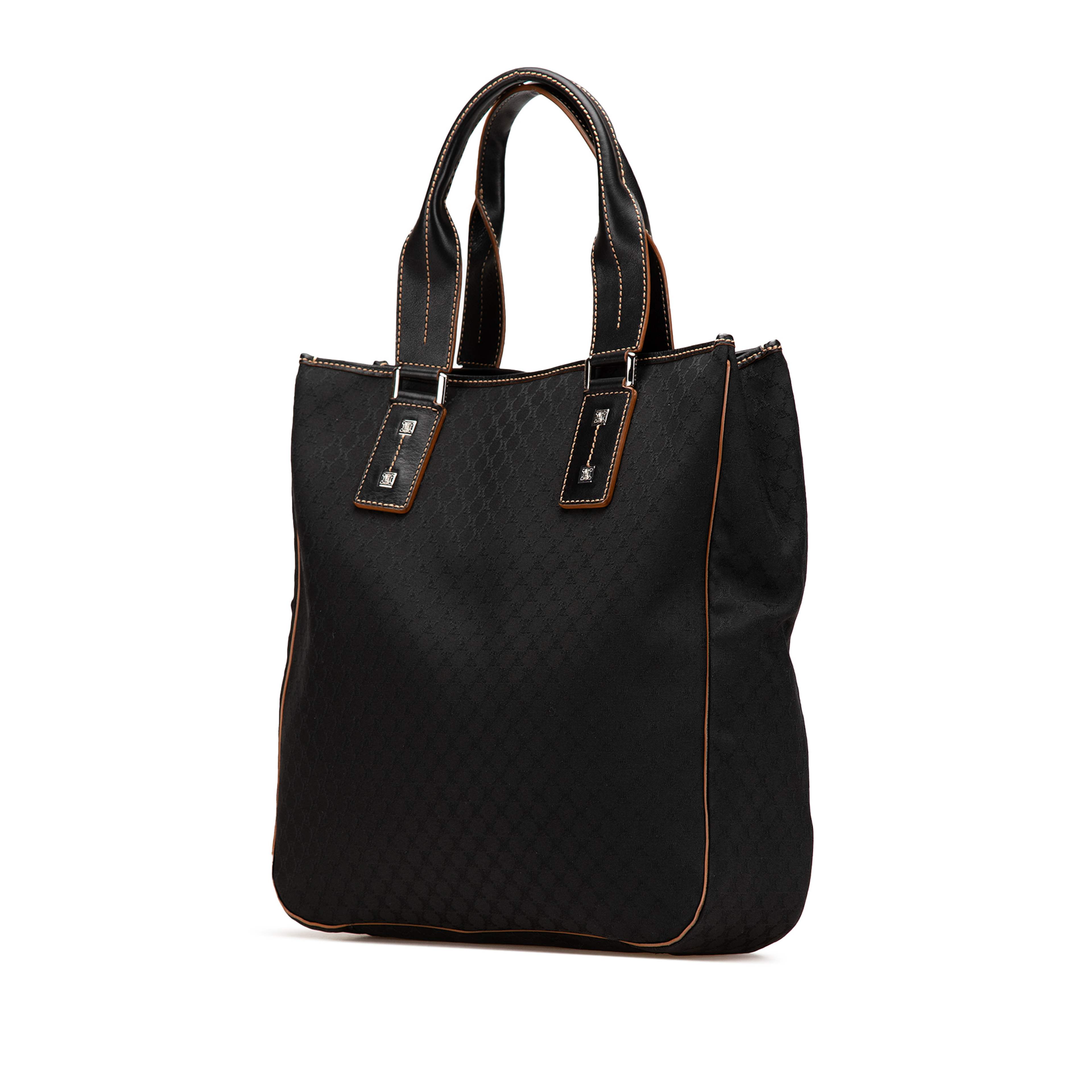 Celine Macadam Canvas Tote, från Luxclusif, i färgen black. Klicka för att öppna bilden i stort format