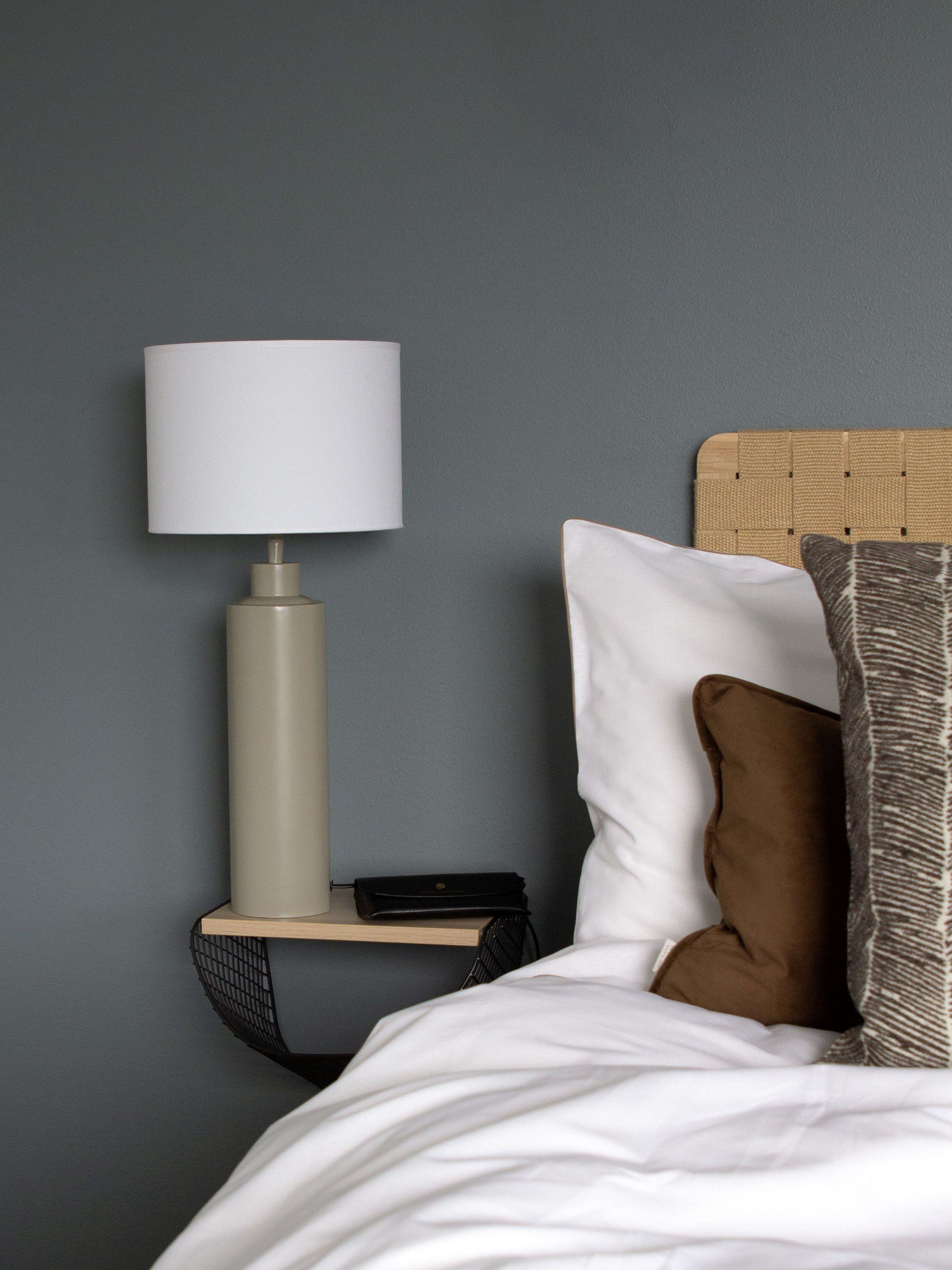 Solo Bordslampa, från PR Home, i färgen beige. Klicka för att öppna bilden i stort format