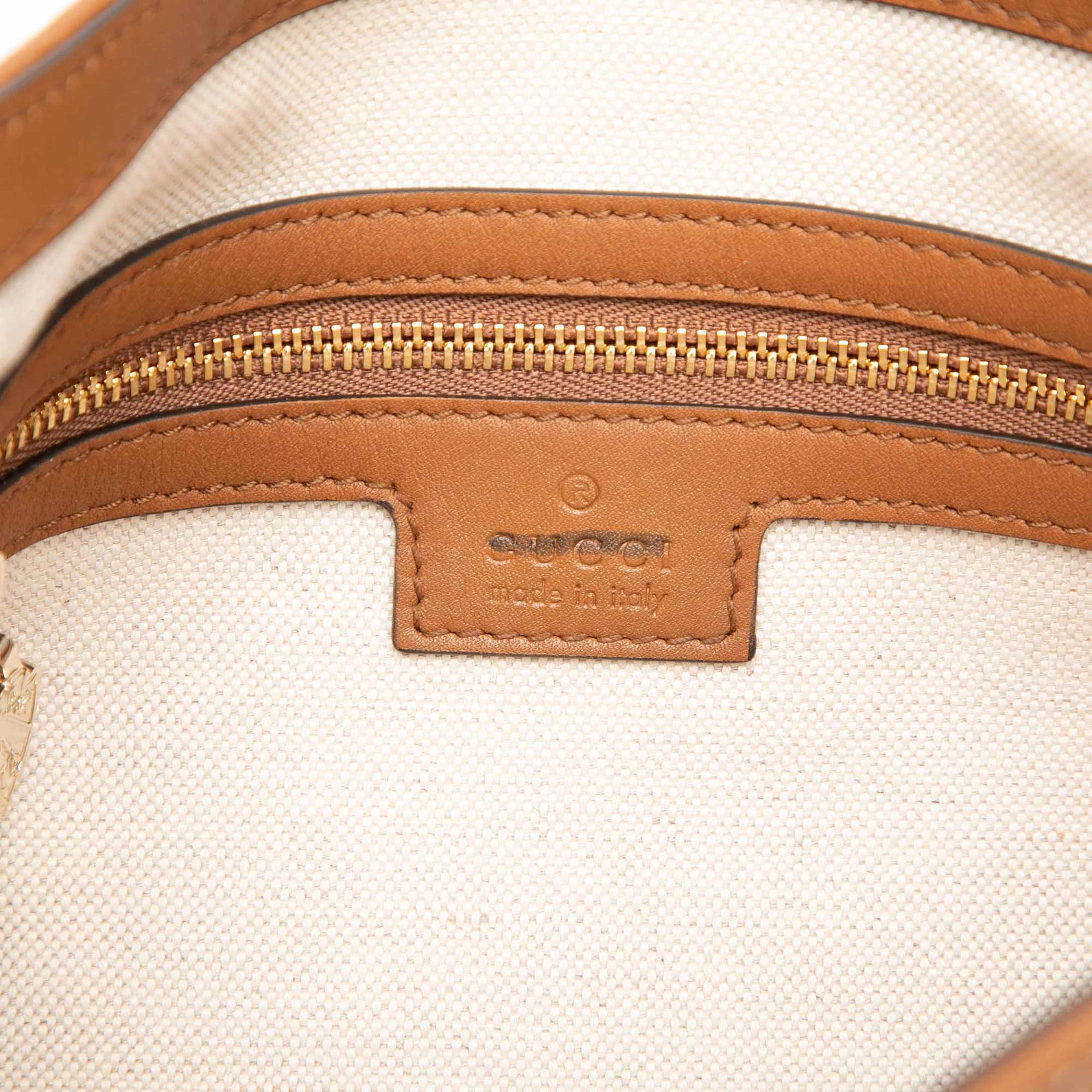 Gucci Medium Gg Raffia Jackie 1961 Crossbody, från Luxclusif, i färgen beige. Klicka för att öppna bilden i stort format