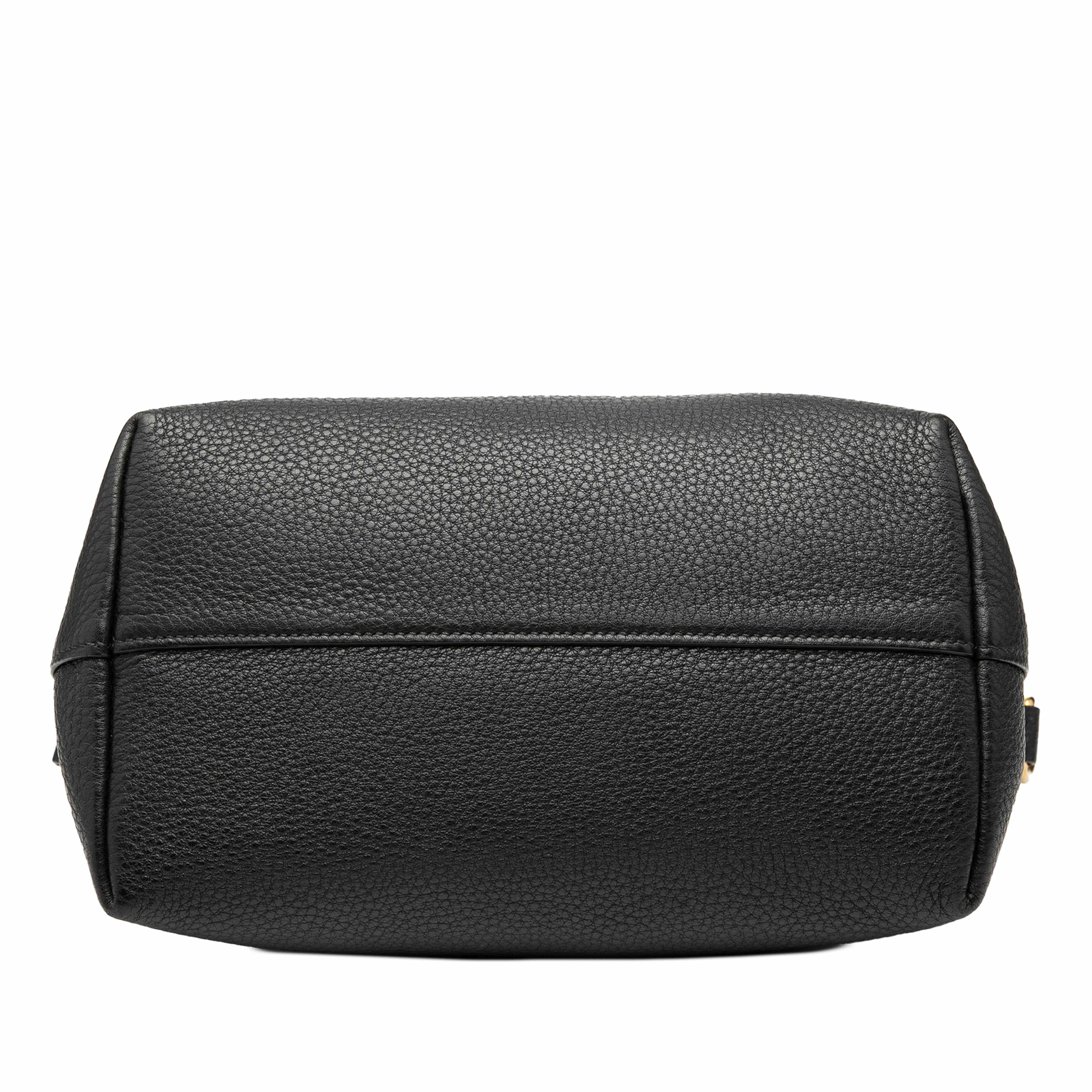 Prada Vitello Daino Zip Top Satchel, från Luxclusif, i färgen black. Klicka för att öppna bilden i stort format