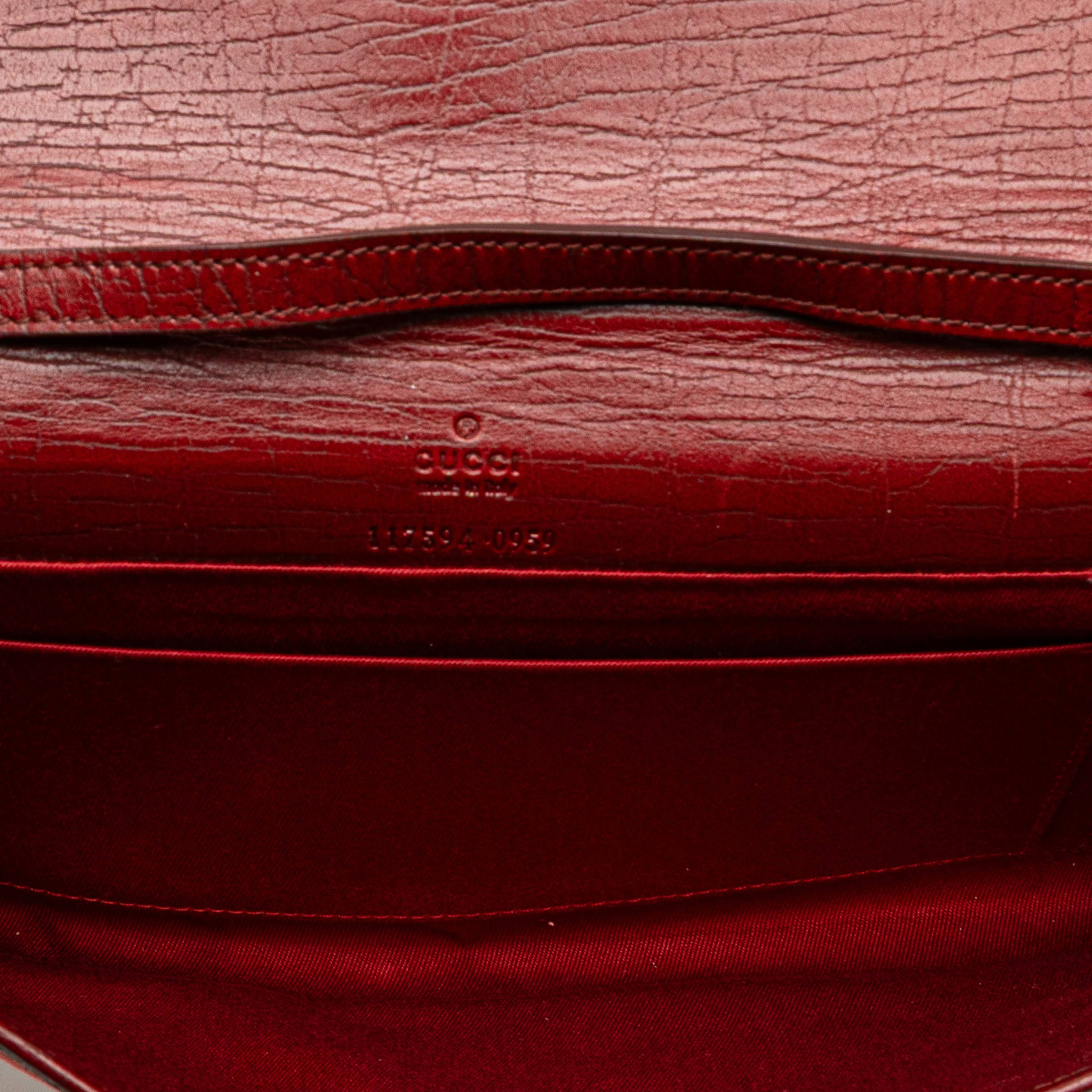 Gucci Gg Canvas Bamboo Bar Crossbody, från Luxclusif, i färgen red. Klicka för att öppna bilden i stort format